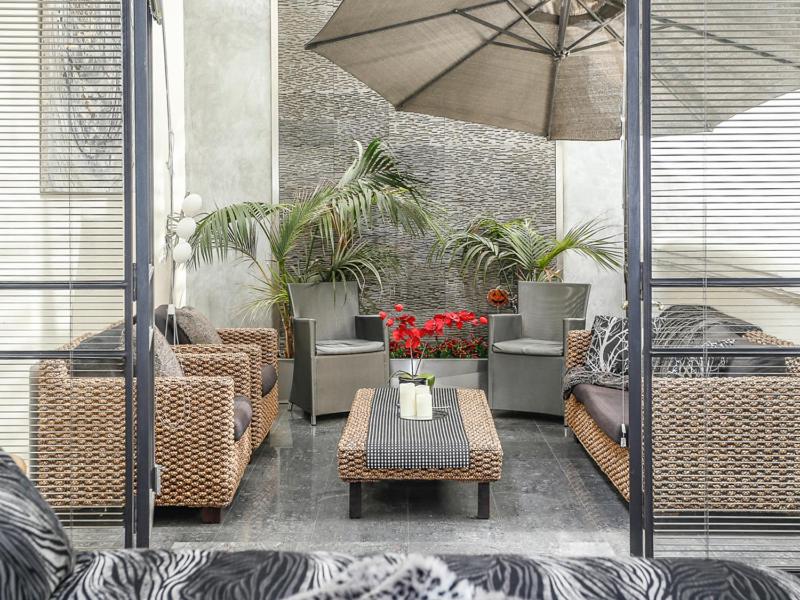 Hotel New York On King - Image 1