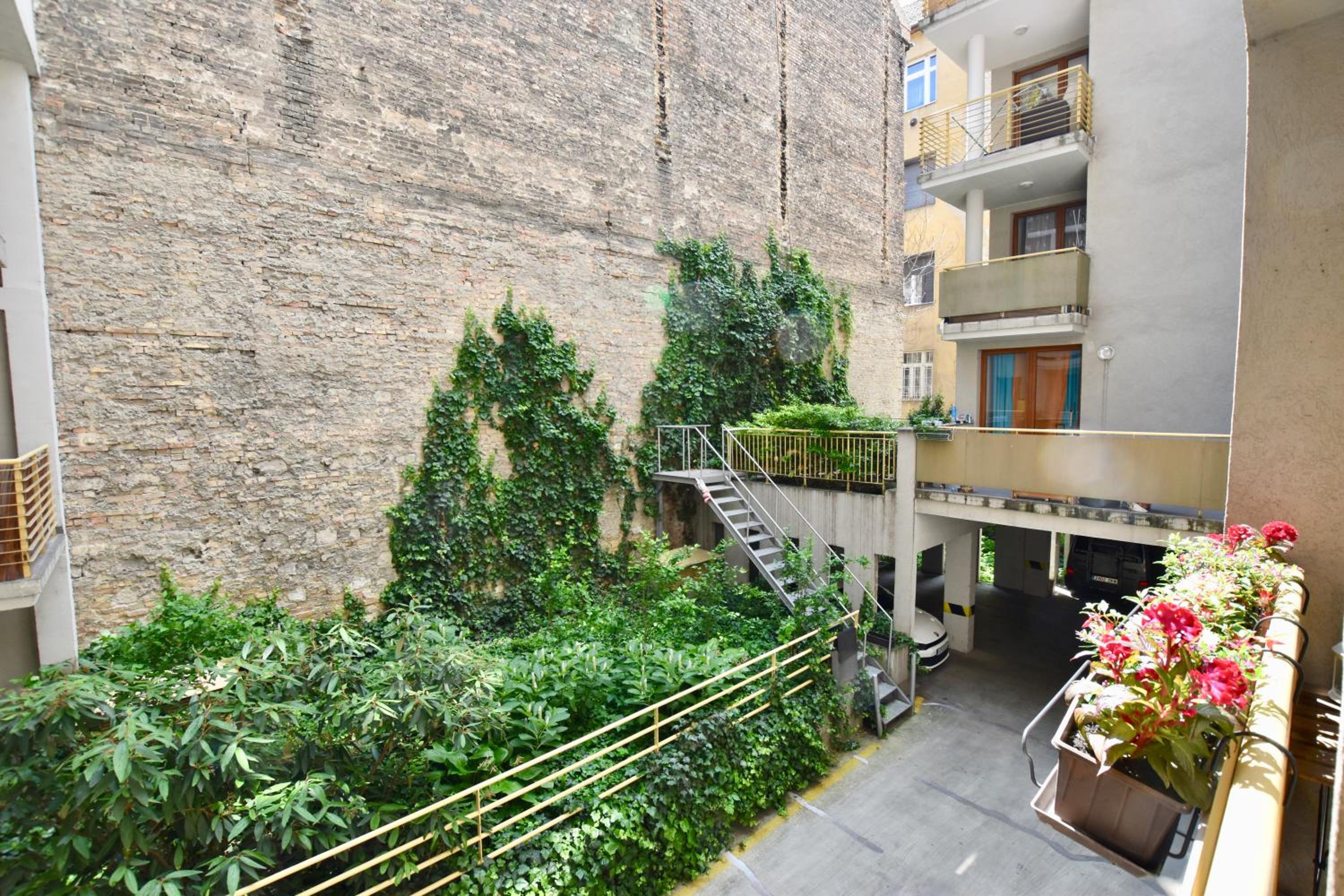 Central Studio Boulevard