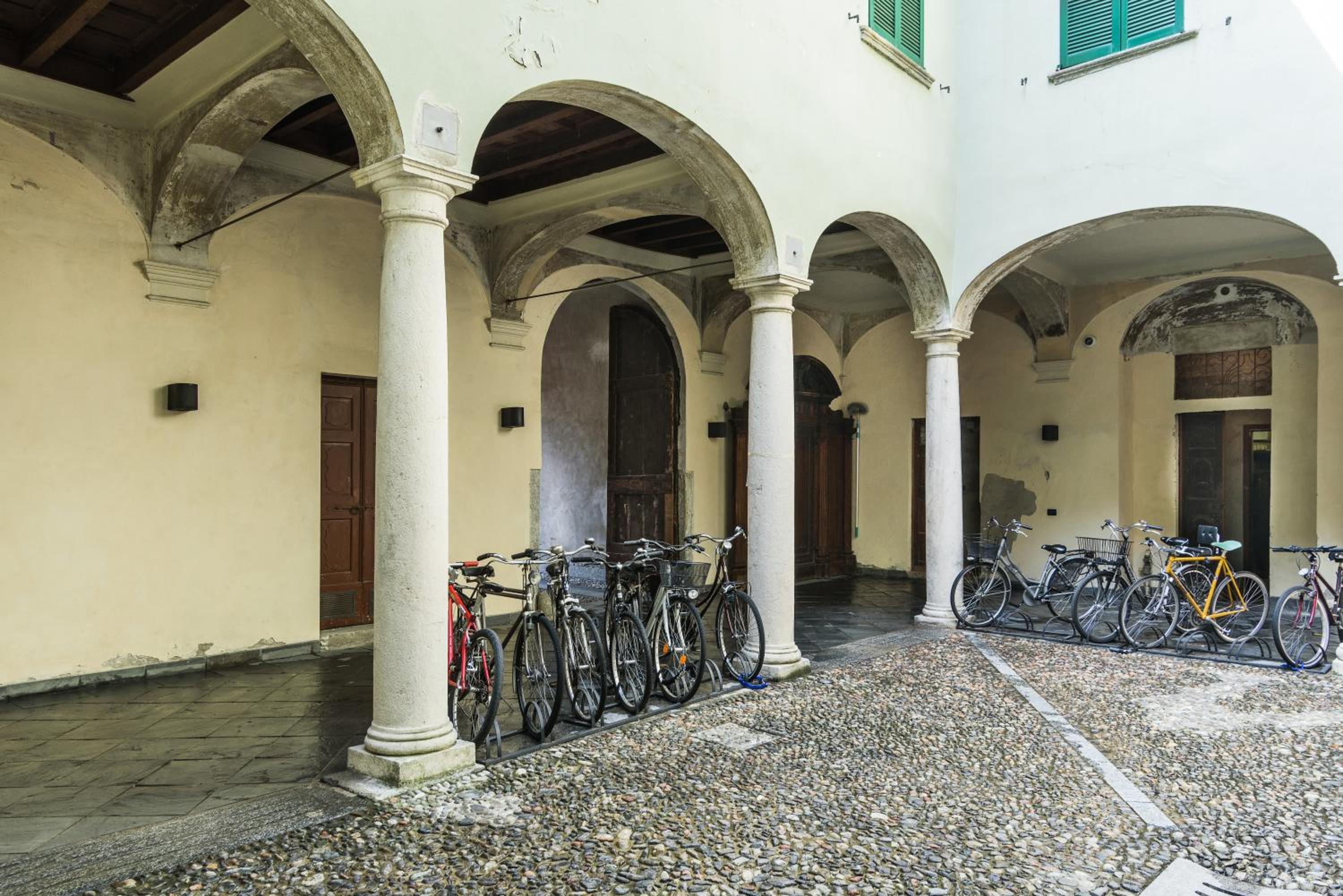 Via Rusconi 10 - byMyHomeinComo view 4