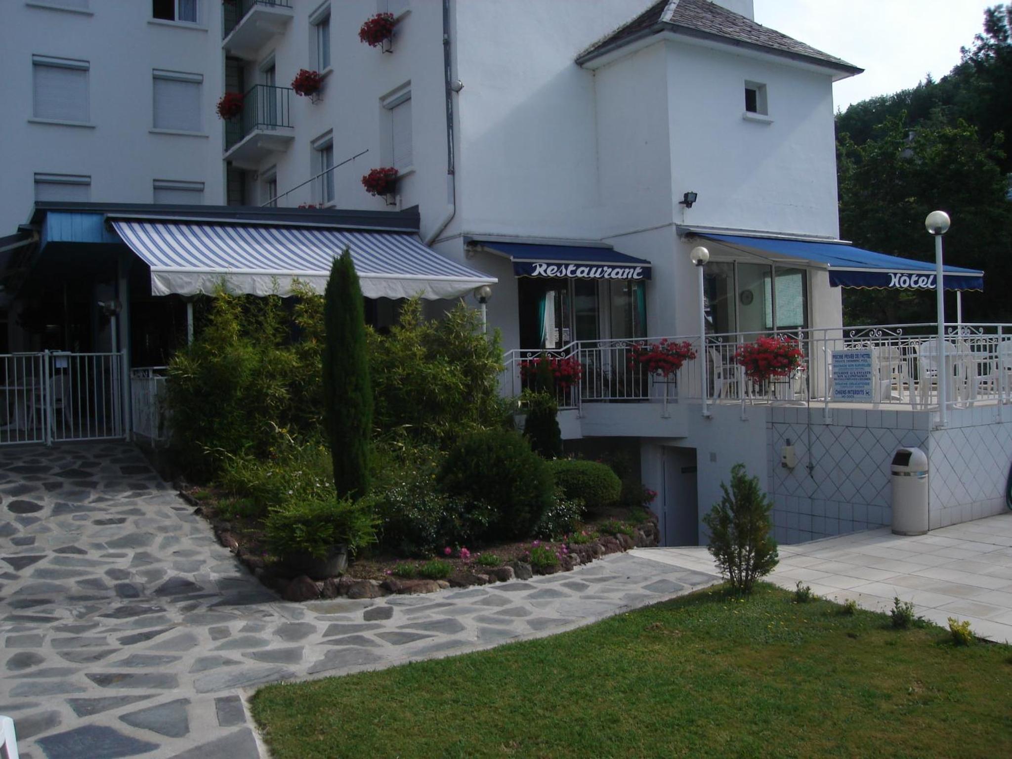 Hôtel Beauséjour en Chaudes-Aigues — hotel building