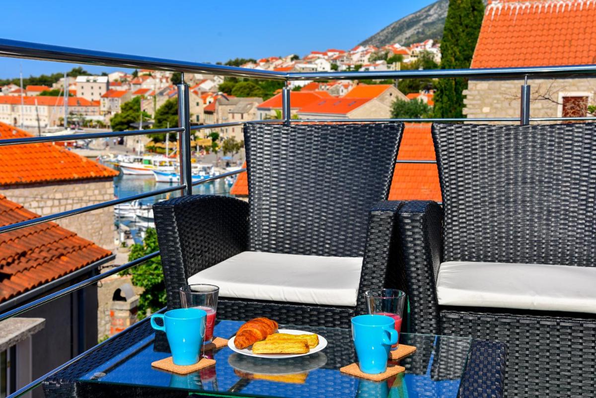Sea Pearl Residence - Top beachfront location apartments in Bol centre view 3