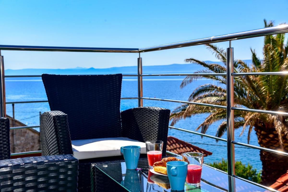 Sea Pearl Residence - Top beachfront location apartments in Bol centre view 2