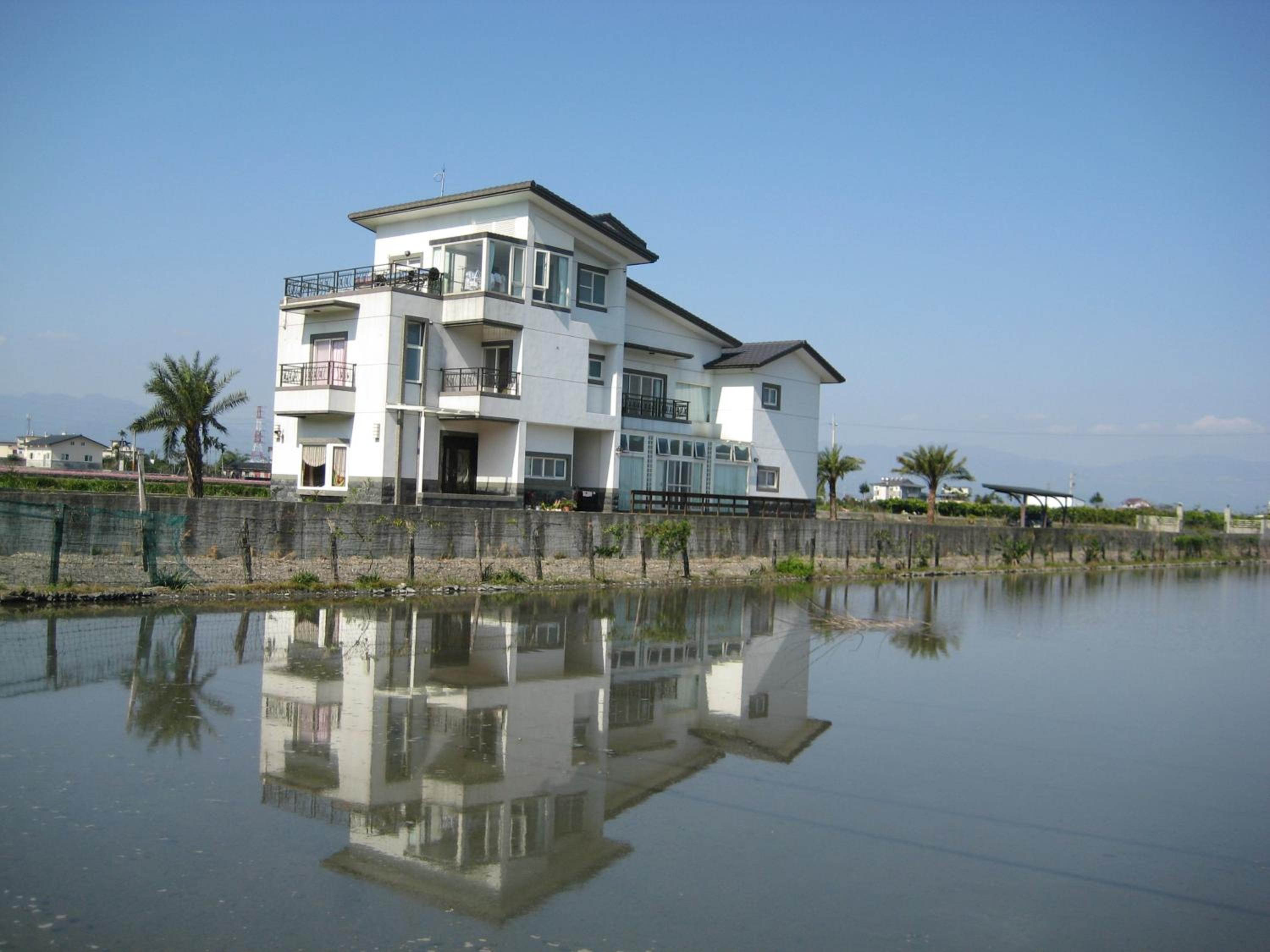 Lake Villa Homestay
