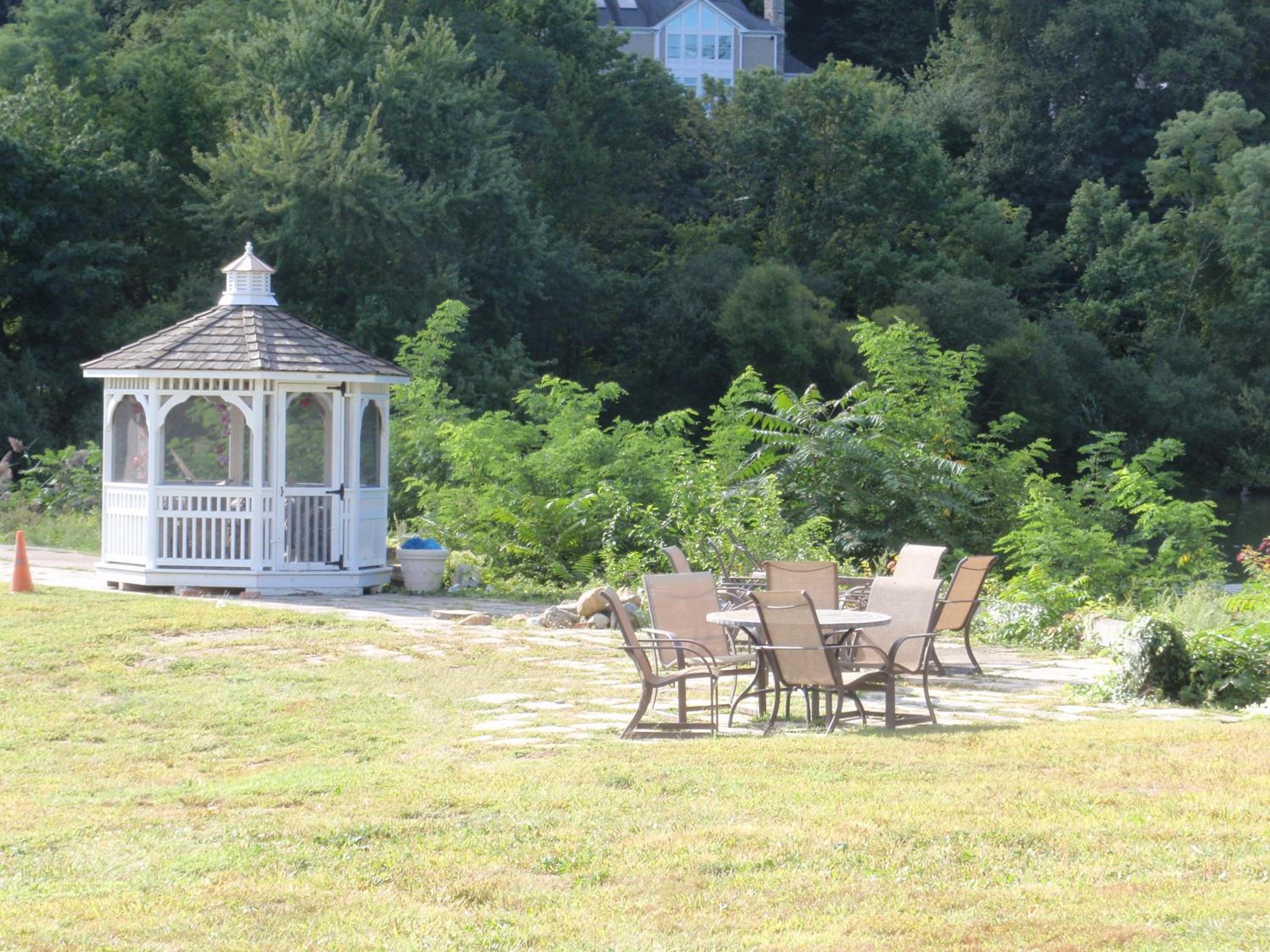 Chalet Inn & Suites view 4