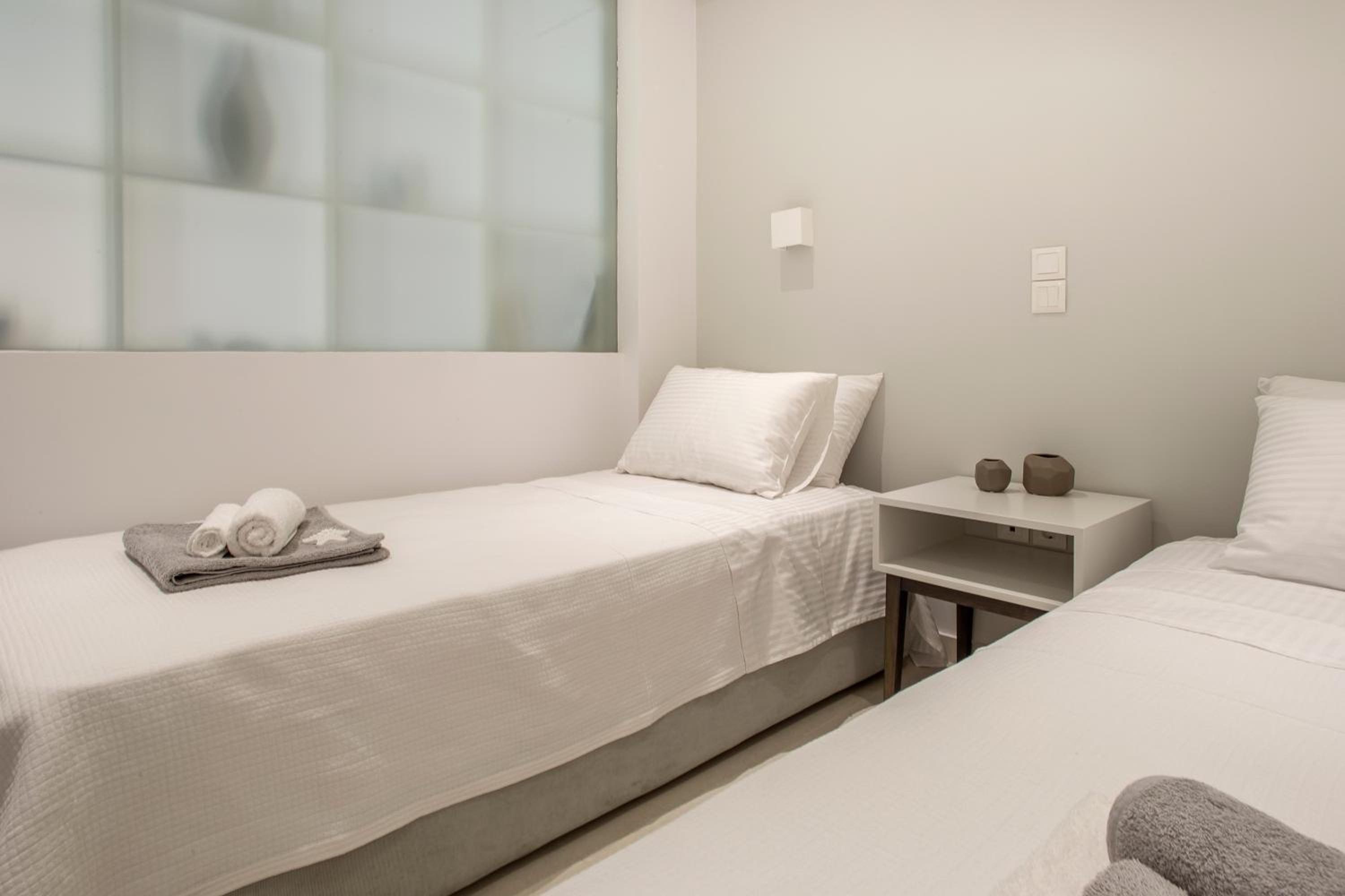 Acropolis Museum - Modern Living [I]
