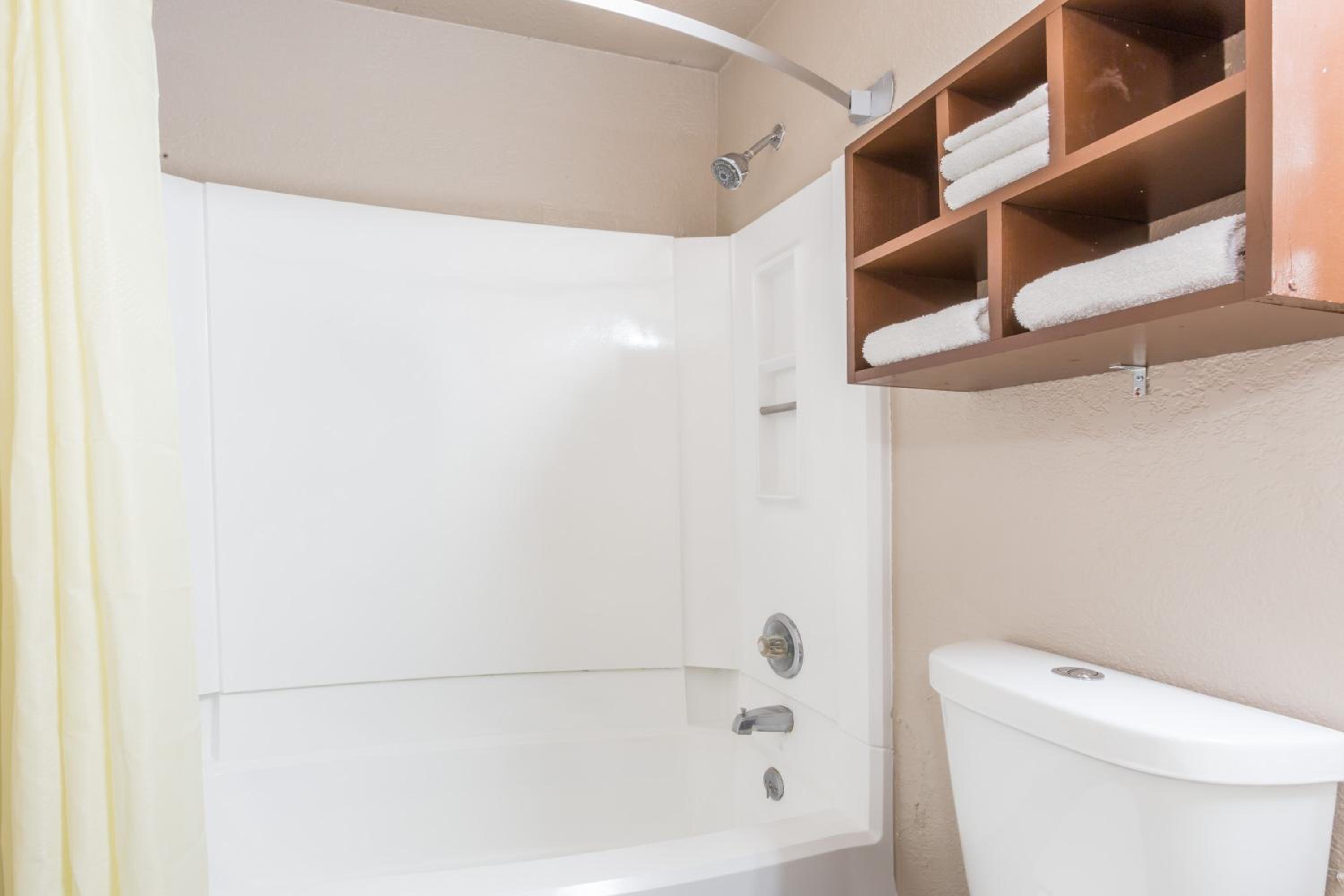 Willows Vacations - Super 8 by Wyndham Willows - Property Image 8