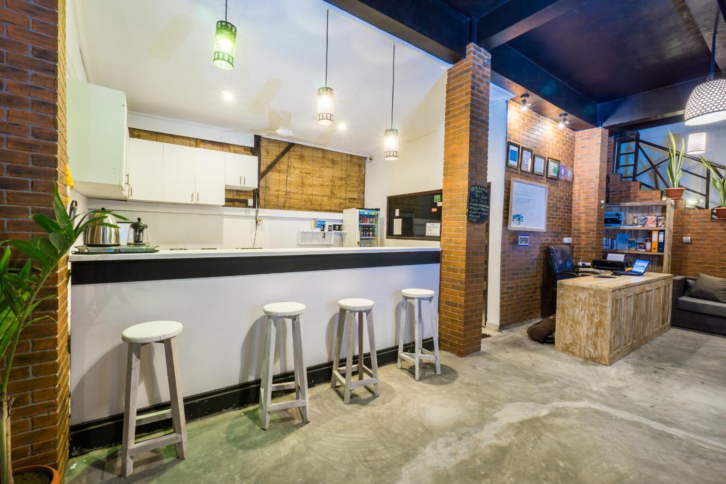 Nyuh Gading Home Stay