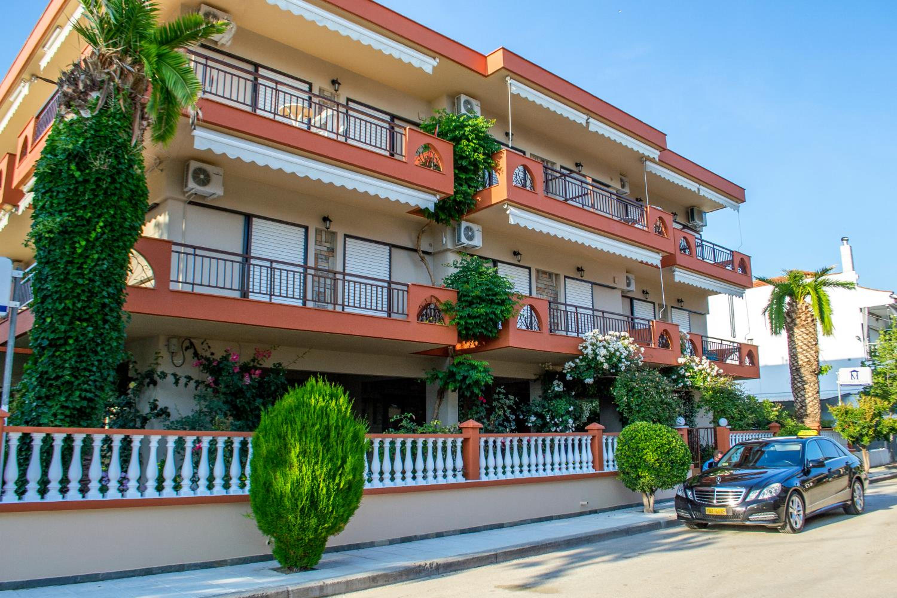 Milonas House Apartments