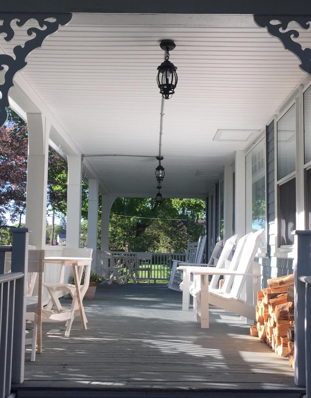 The Harbor Inn