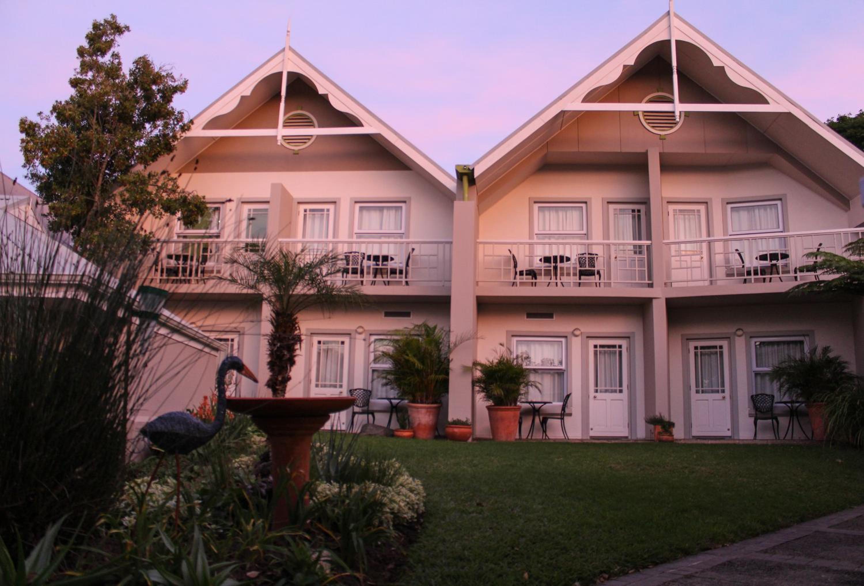 Hotel Quarry Lake Inn - Image 1