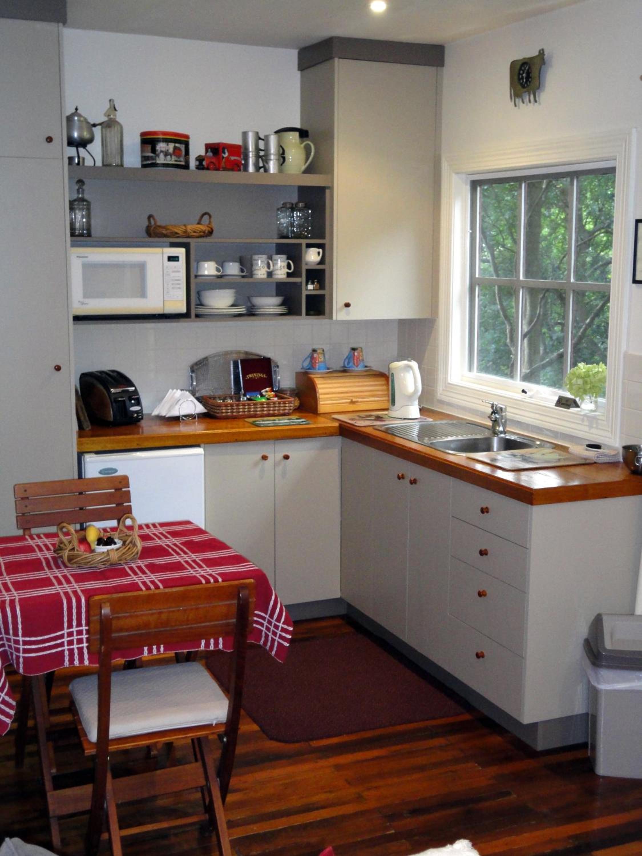 Stone's Throw Cottage Bed and Breakfast