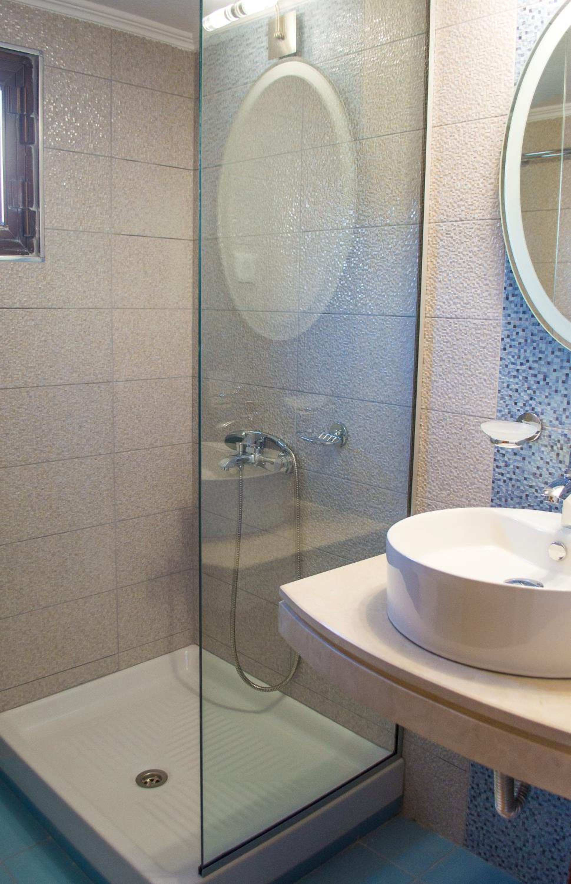 Milonas House Apartments