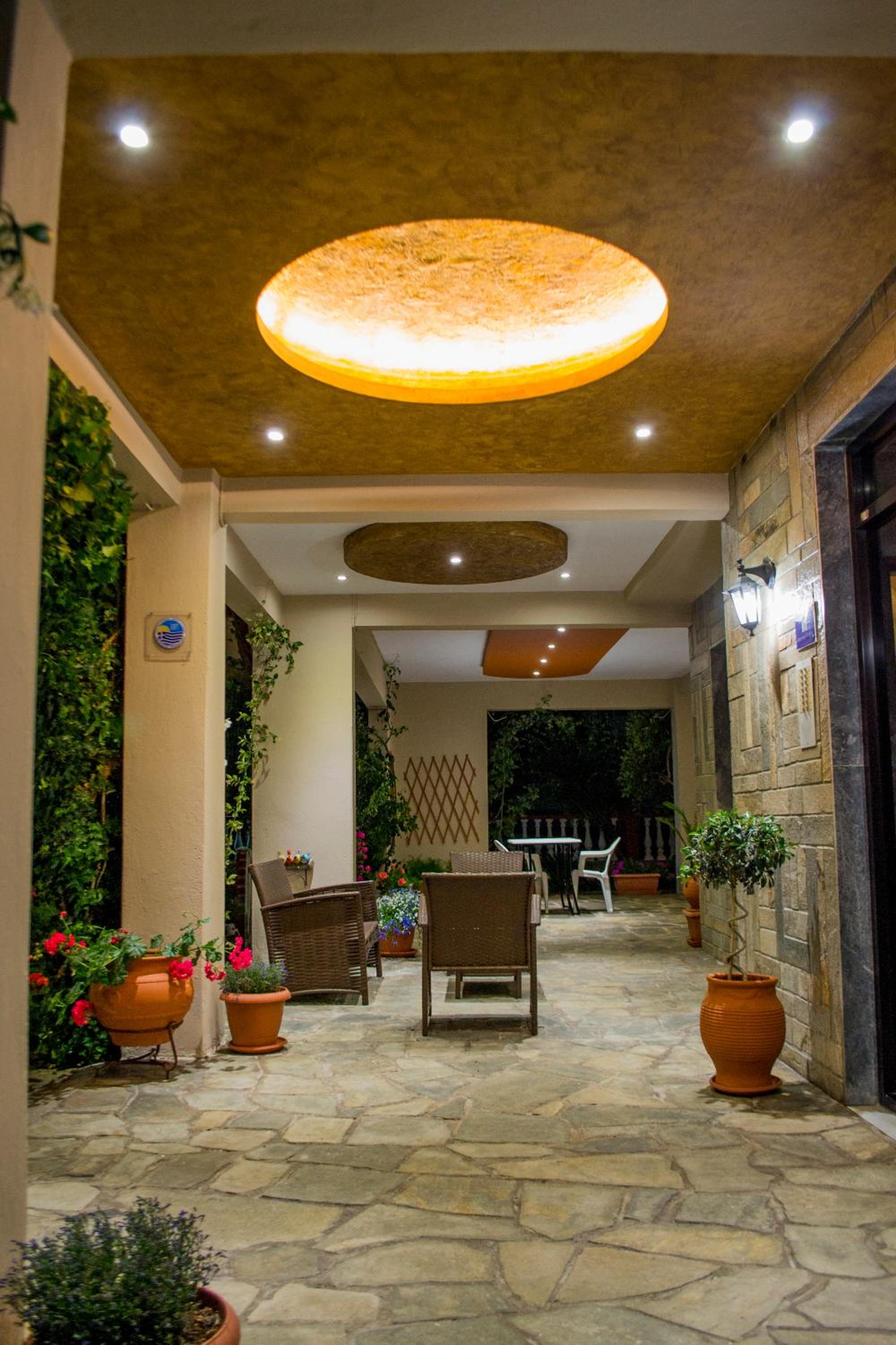 Milonas House Apartments