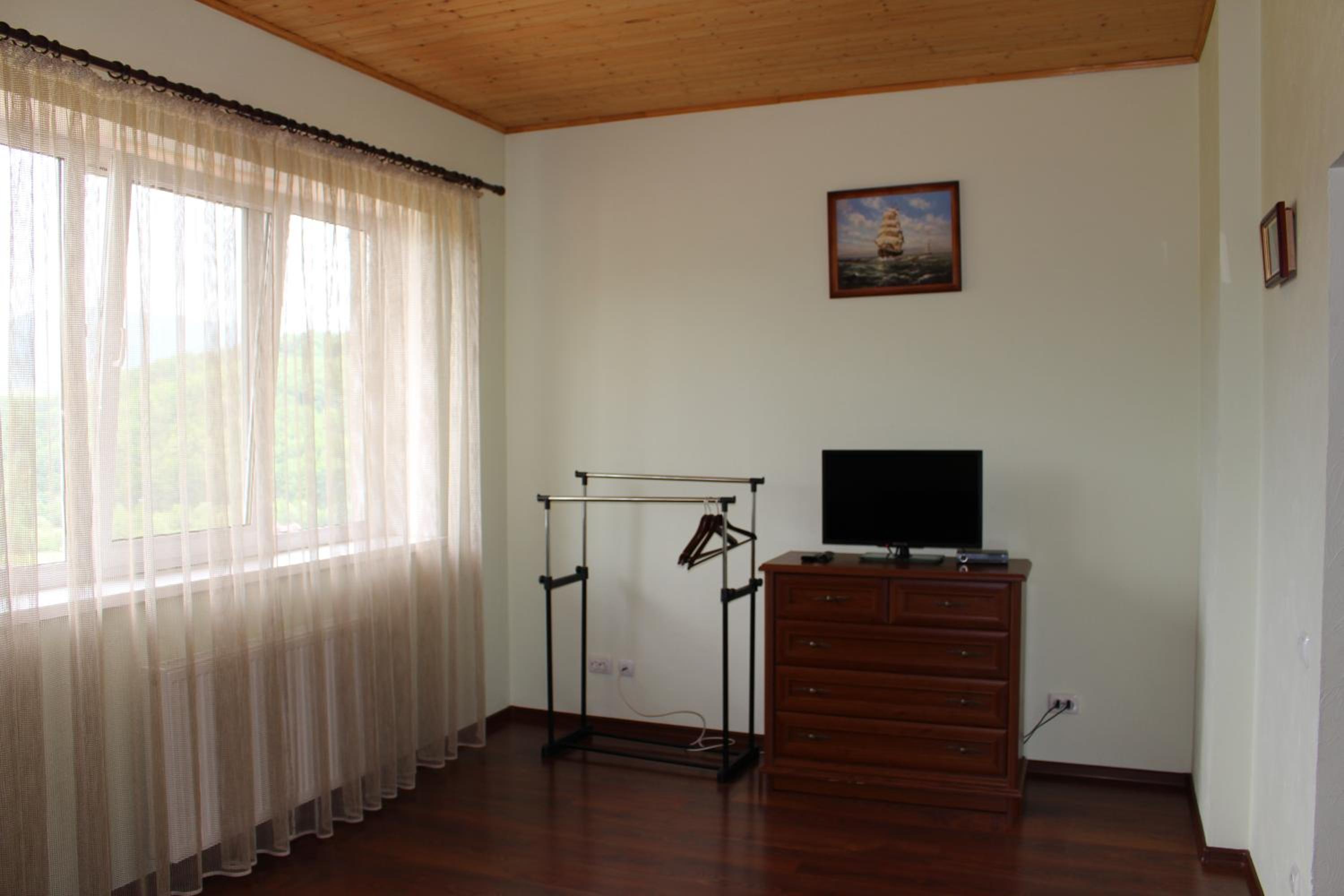 Photo 33