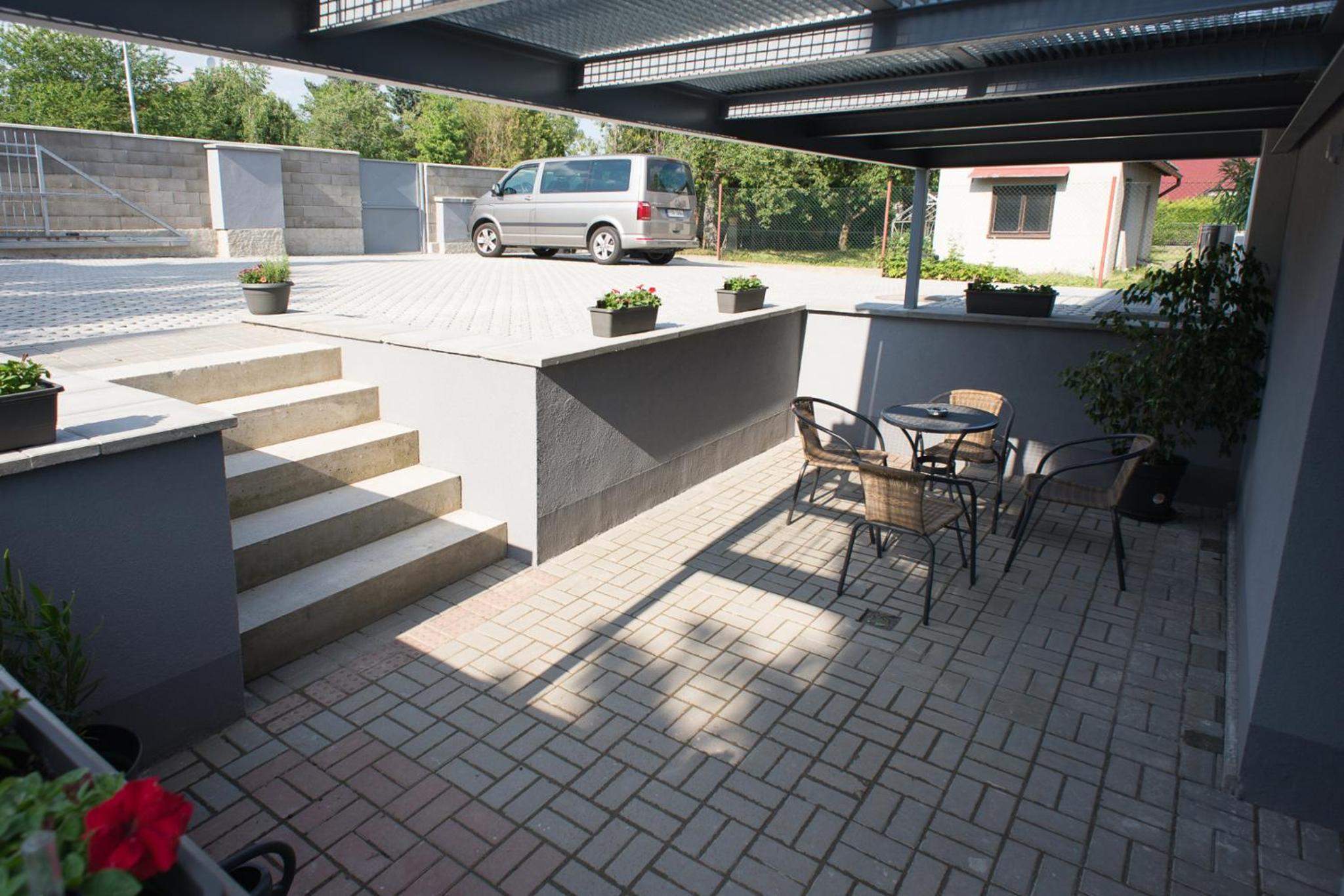 Photo 6