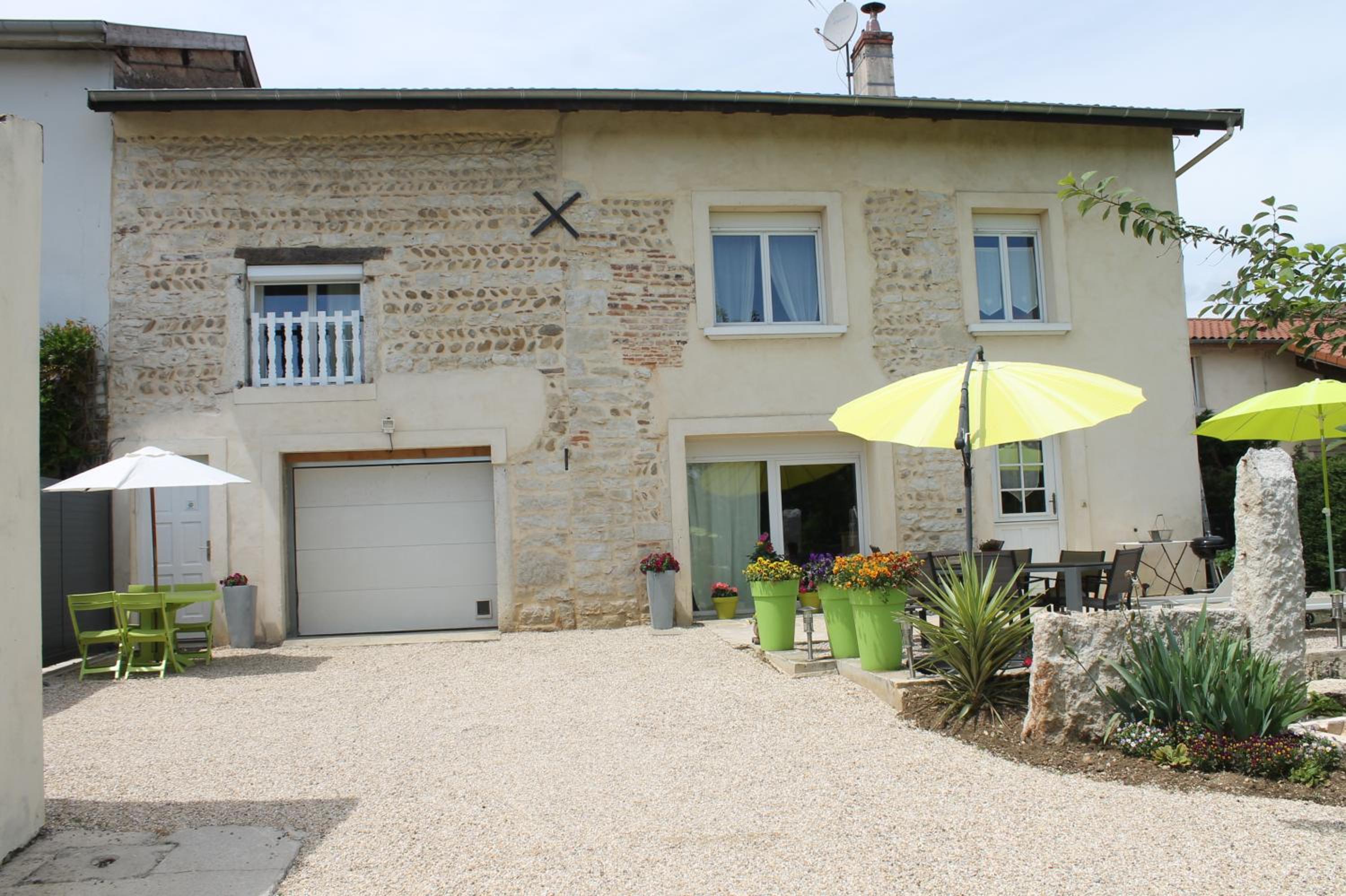 Les Trois Maisons view 4