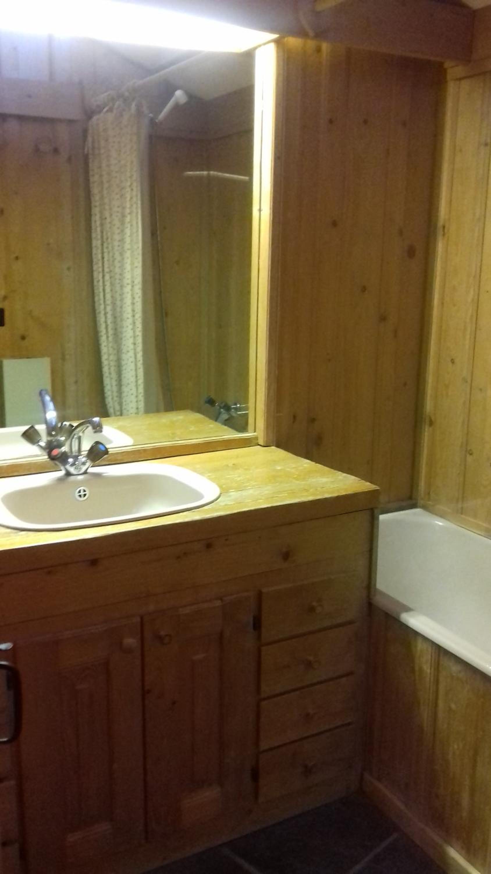 Authentic 2 bedroom apartment