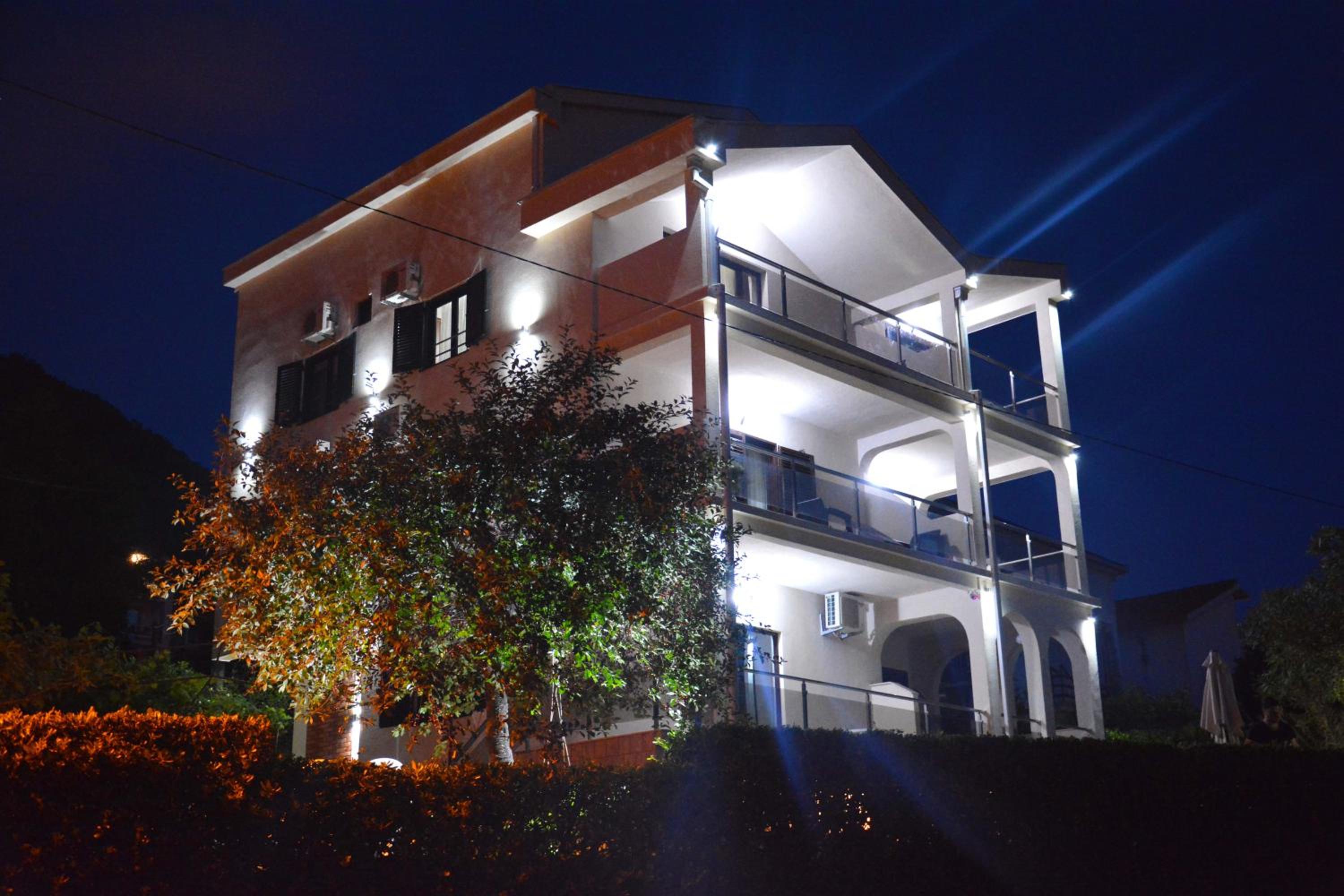 Apartments MaXhit