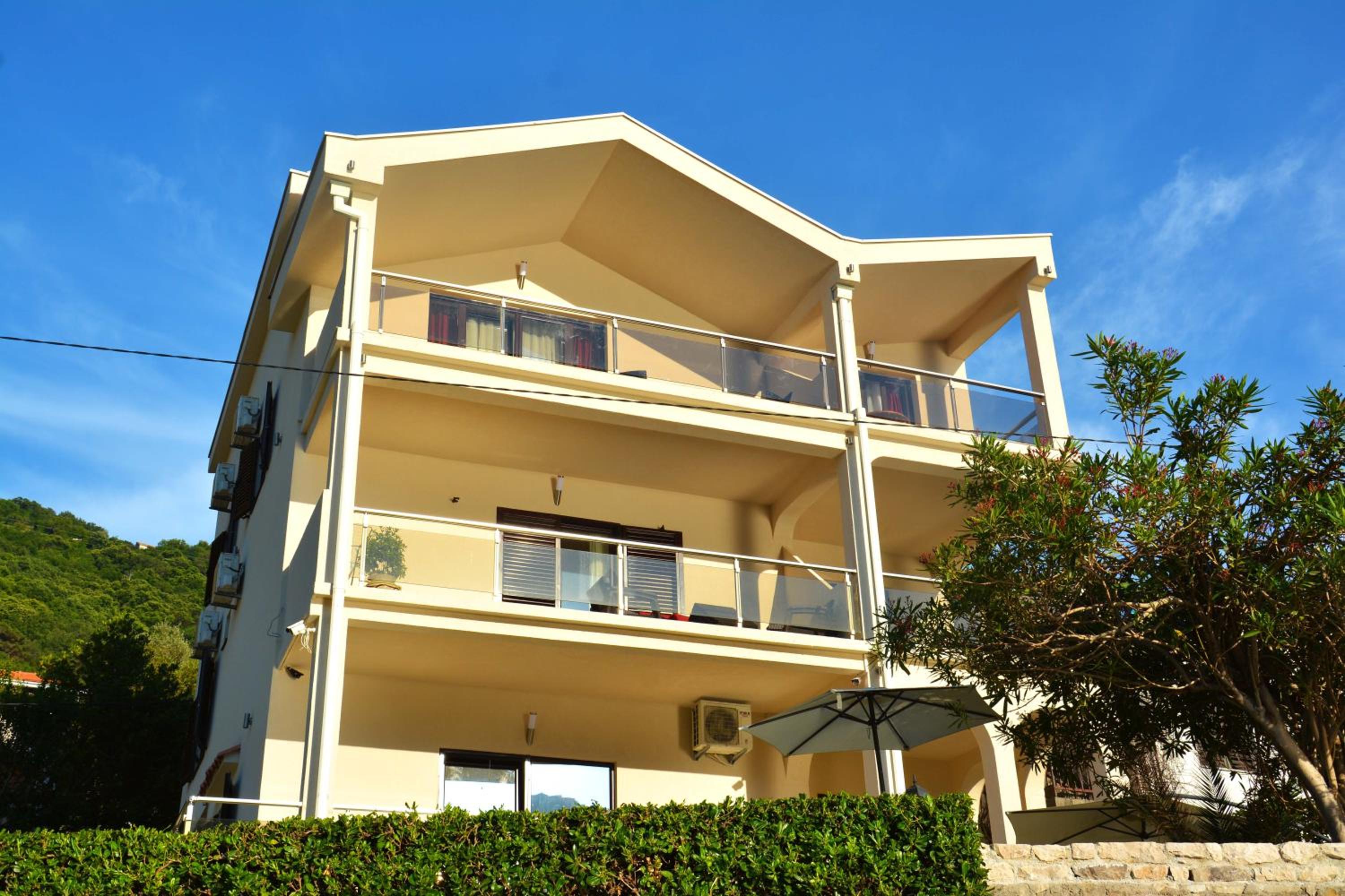 Apartments MaXhit