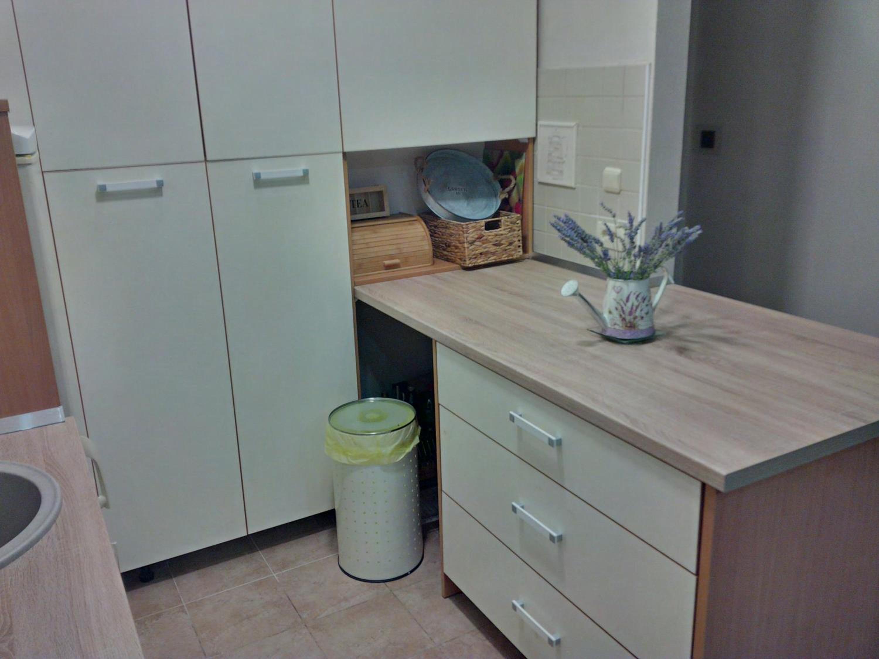 Apartment Gold & Gray view 5