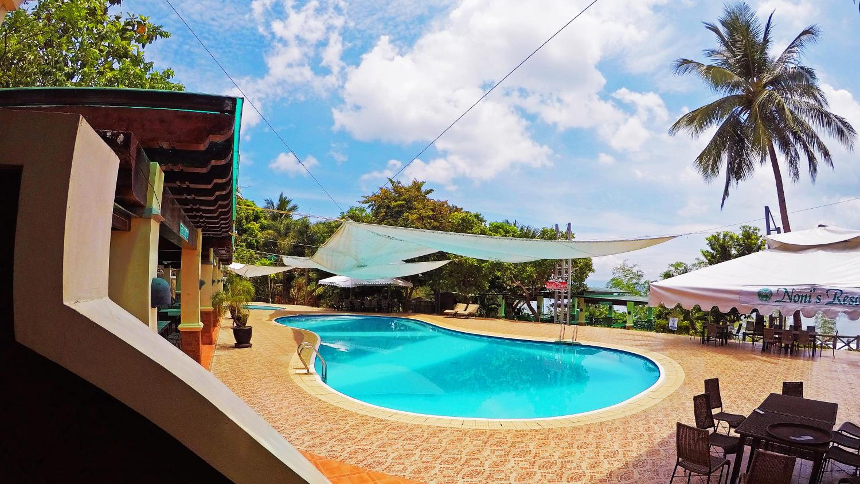 Noni's Resort
