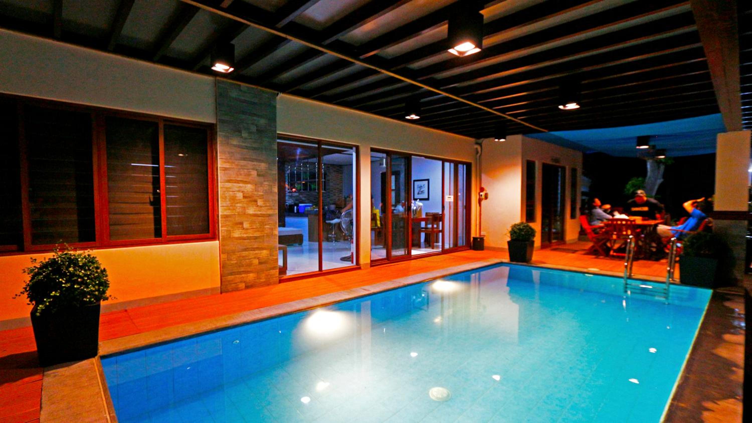 Noni's Resort