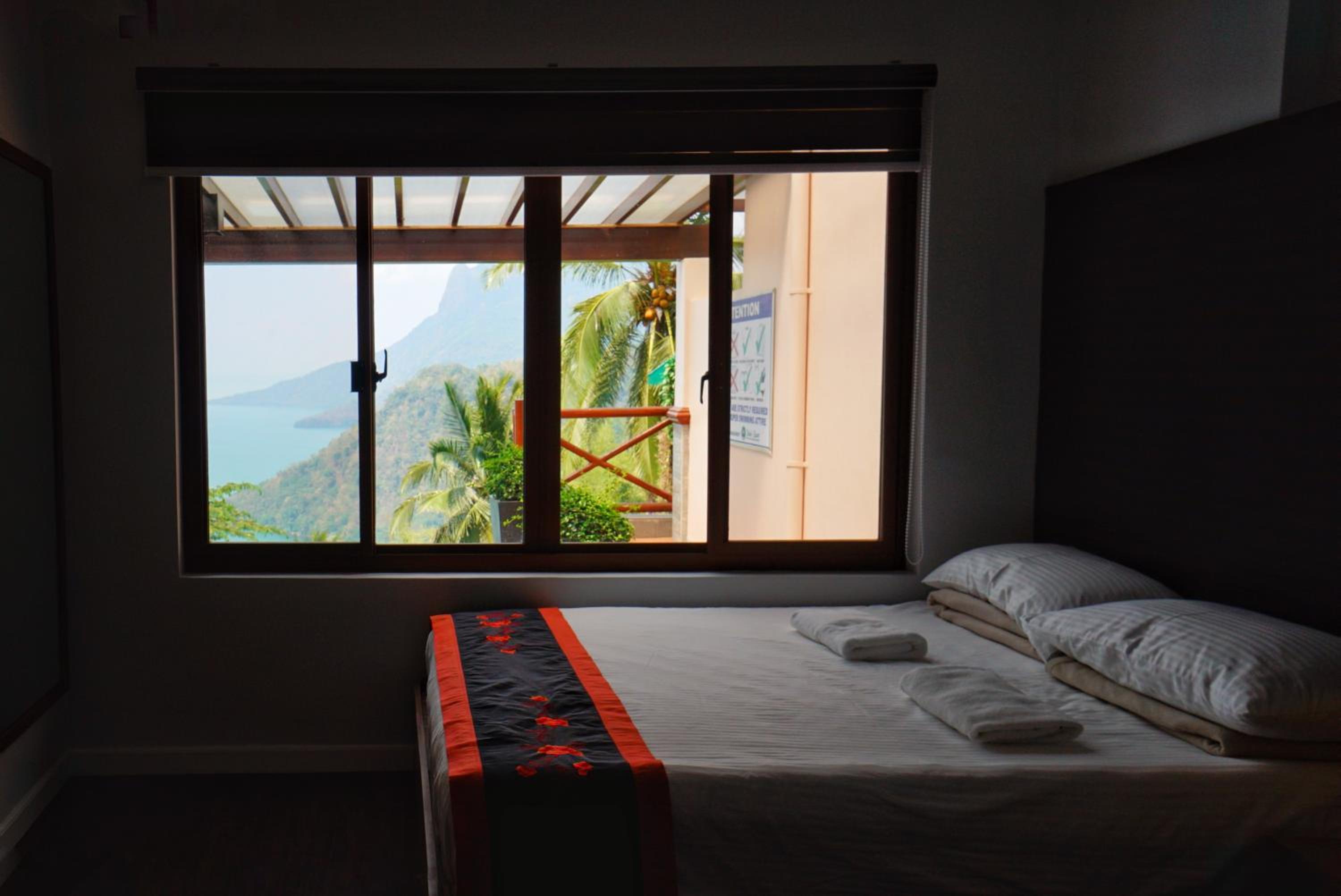 Noni's Resort