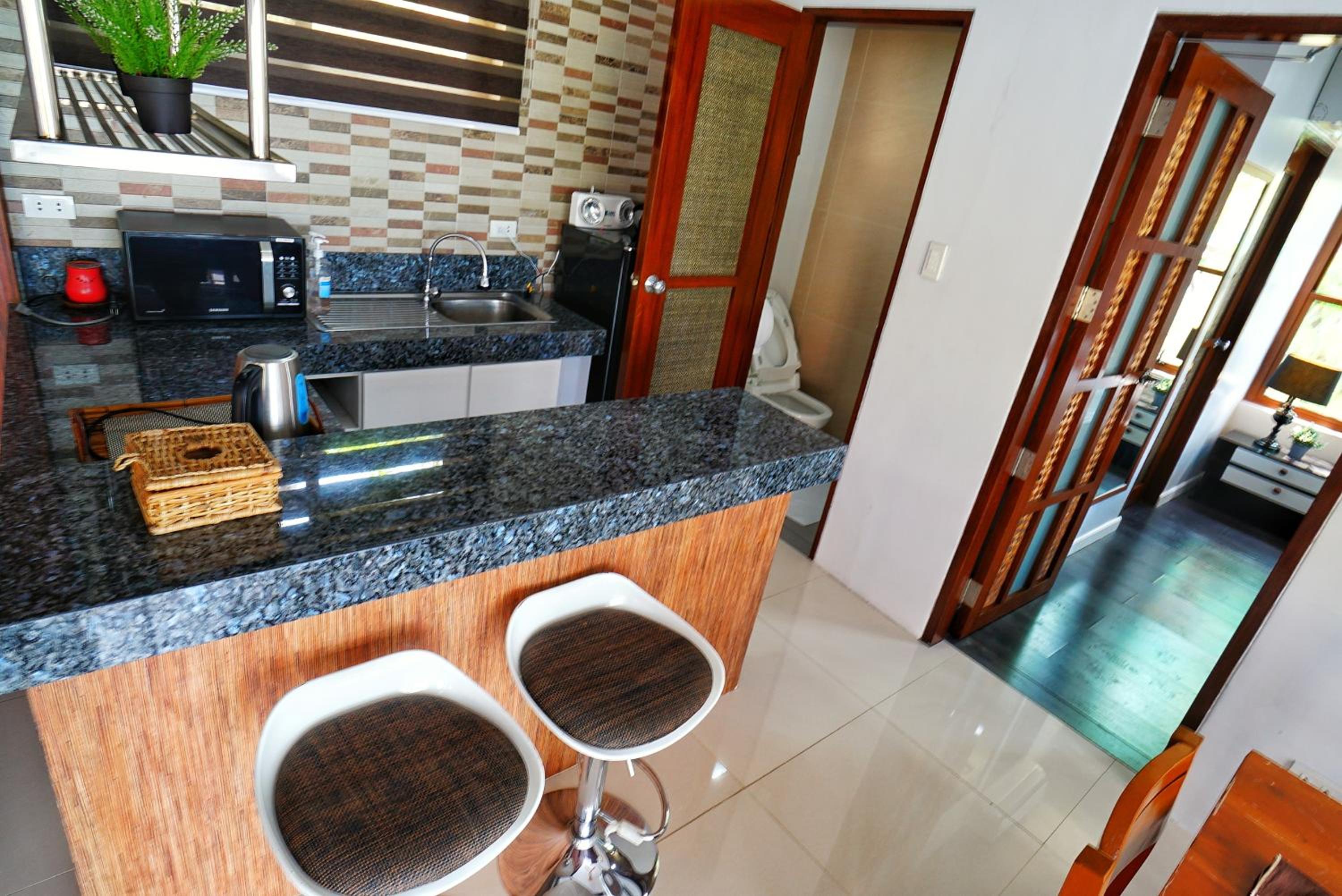 Noni's Resort