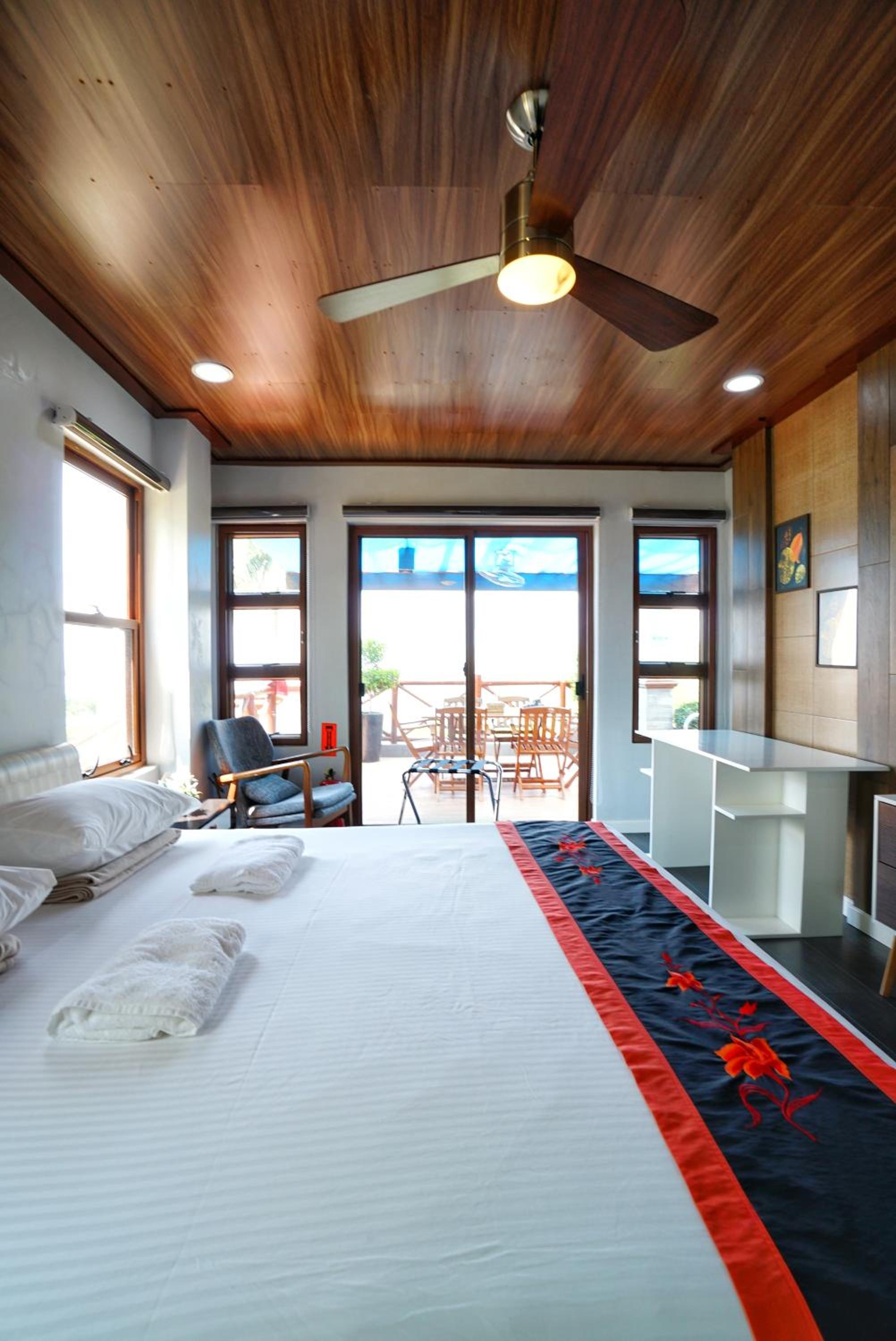 Noni's Resort