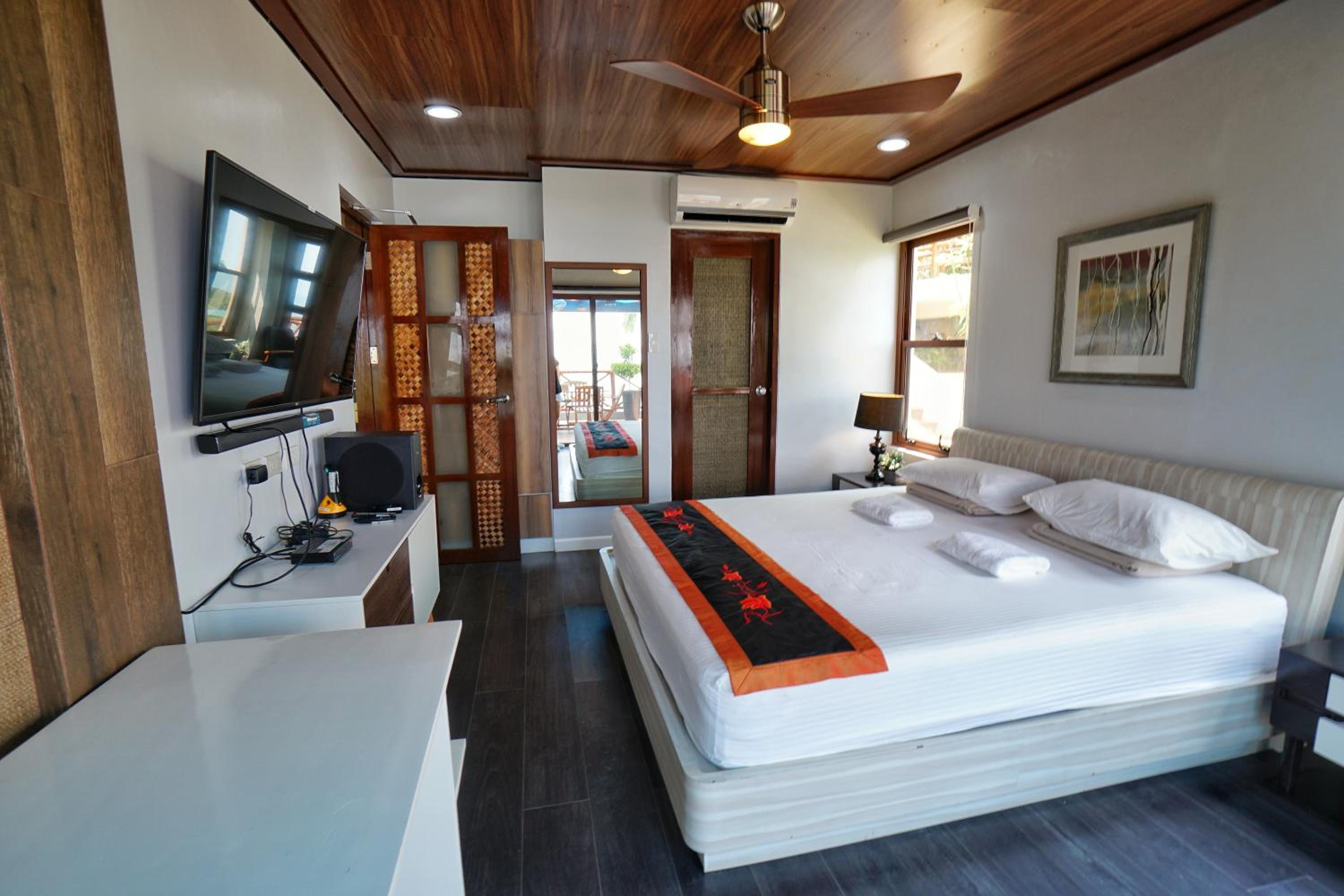 Noni's Resort