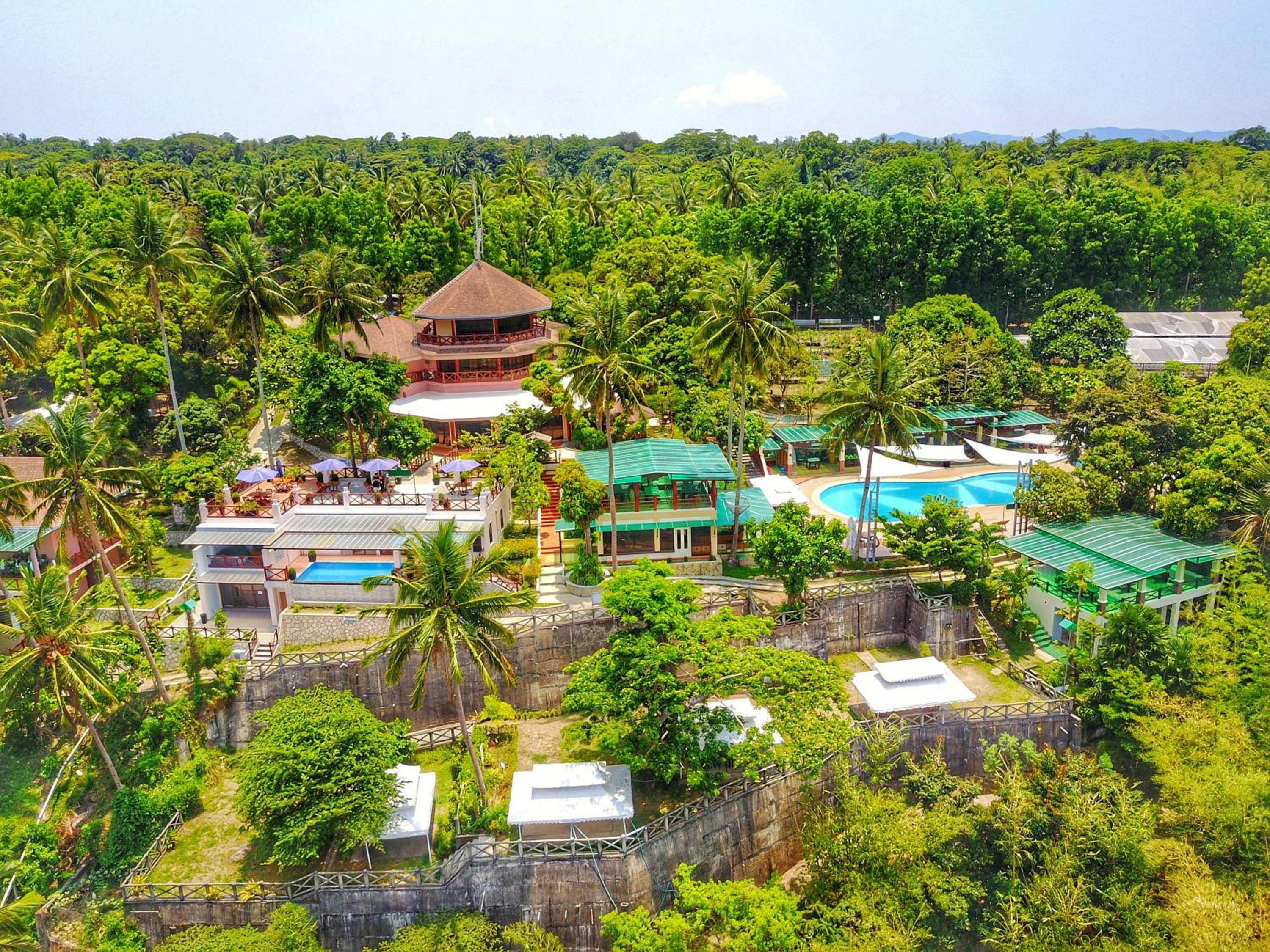 Noni's Resort