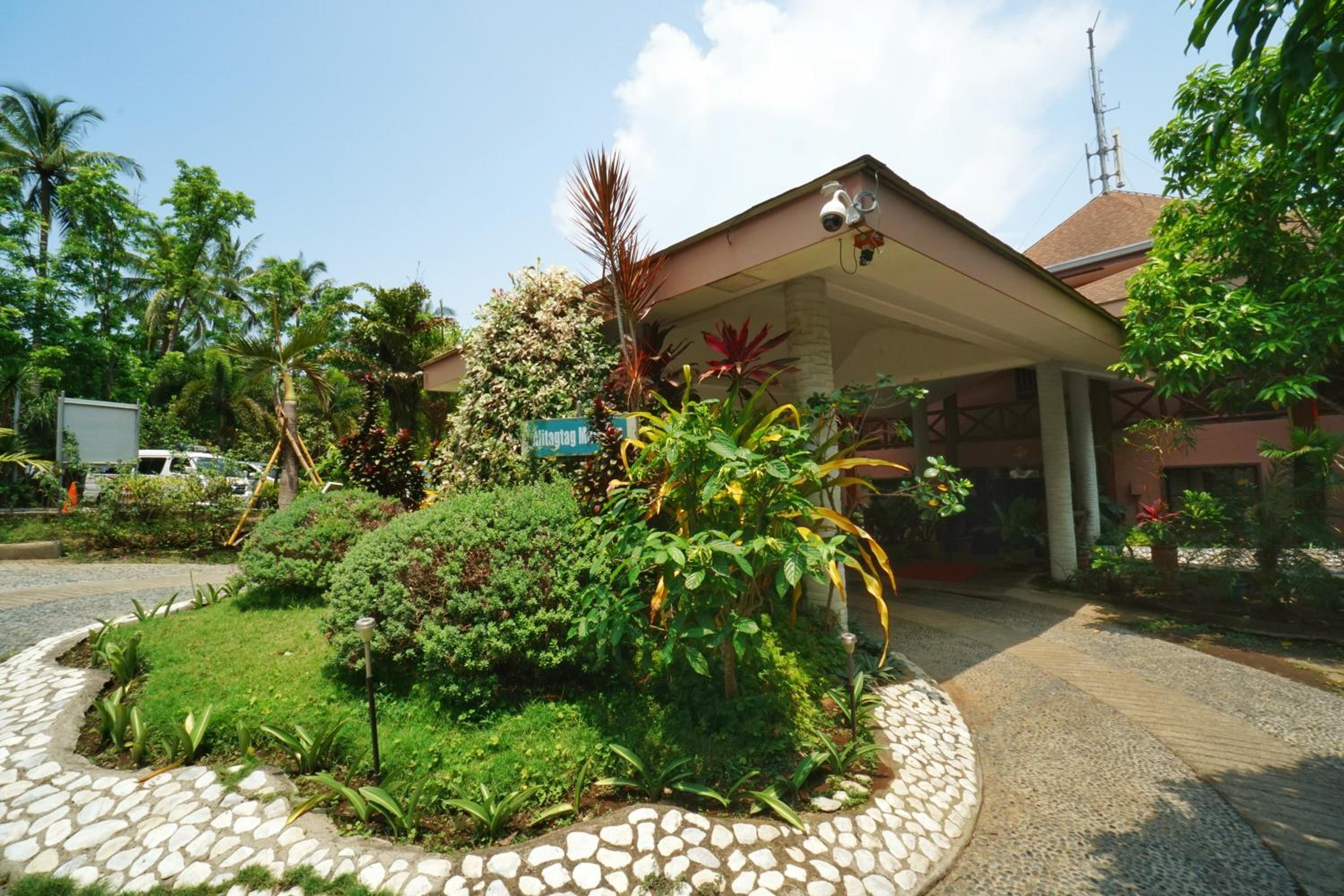 Noni's Resort
