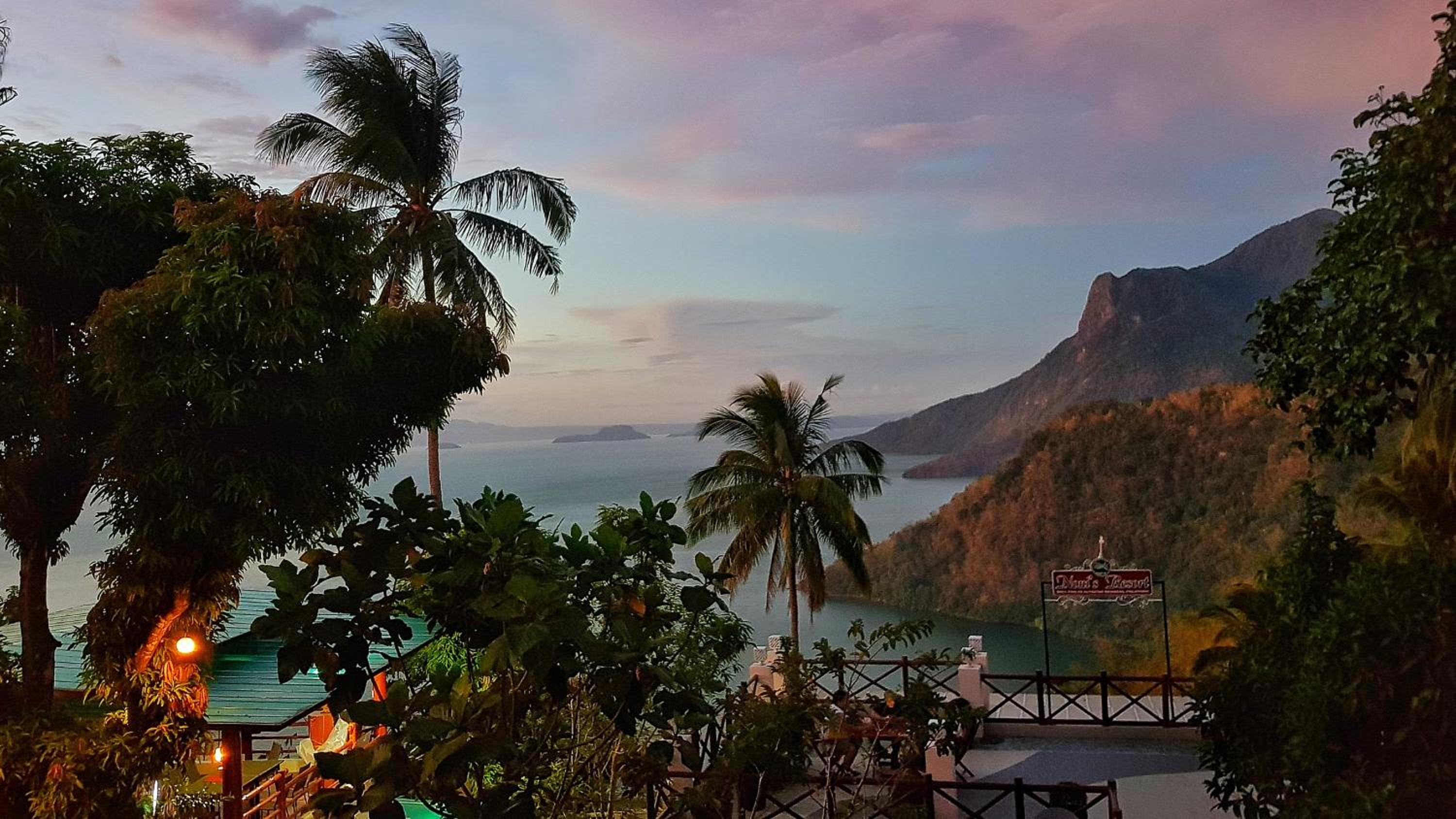 Noni's Resort
