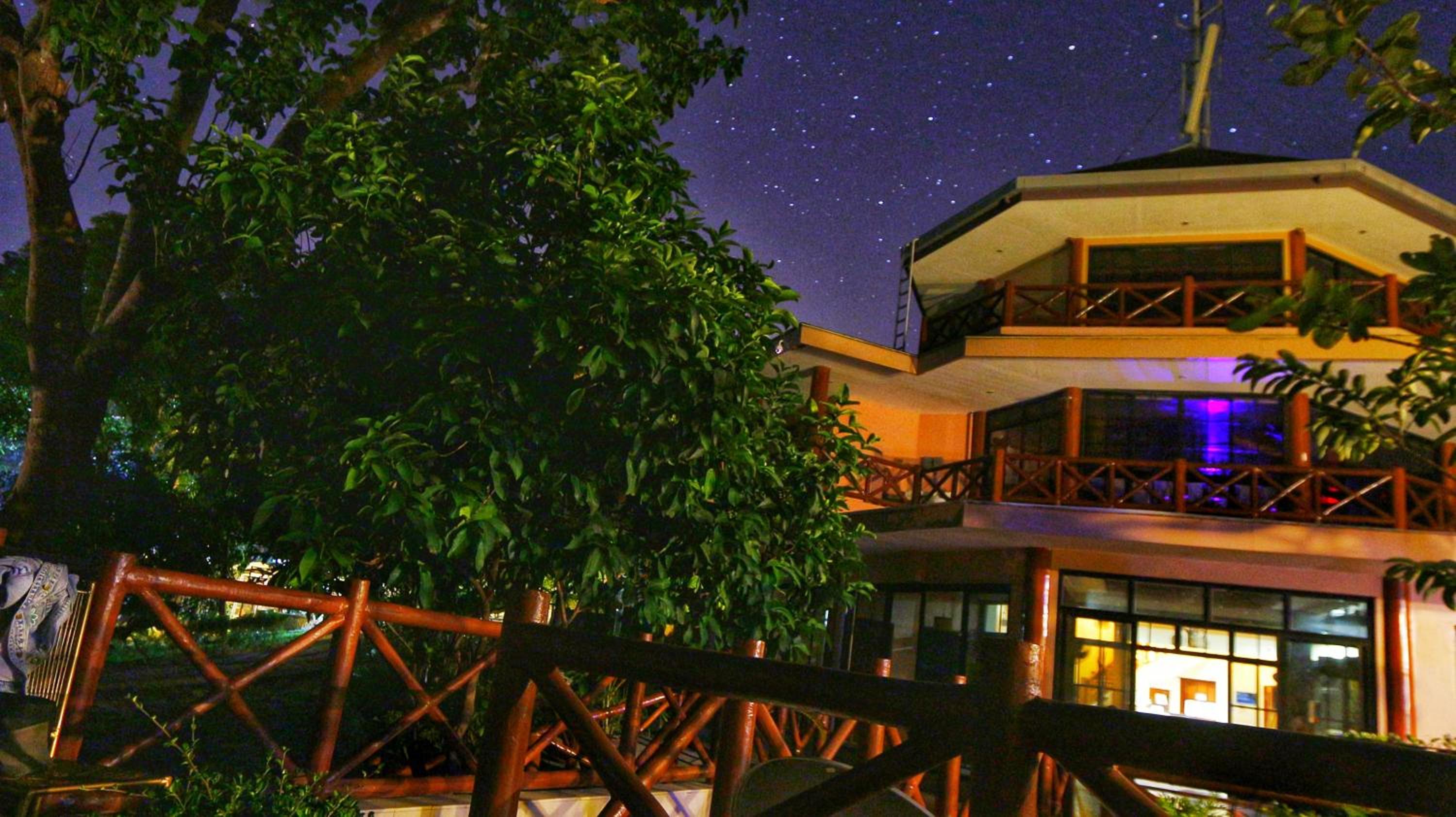 Noni's Resort