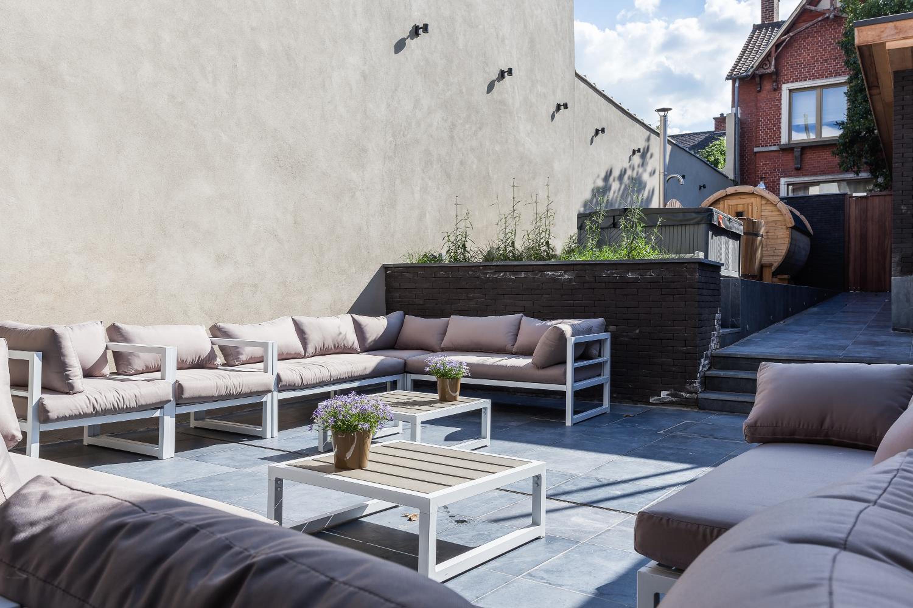 Luxueus vakantiehuis in hartje Ronse met 7 slaapkamers & badkamers