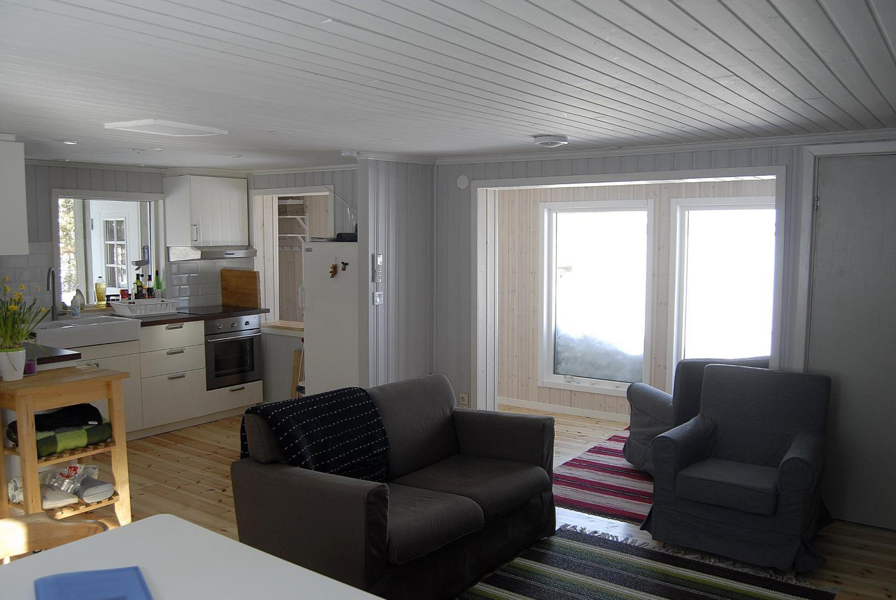 Lakeside House in Lapland view 2