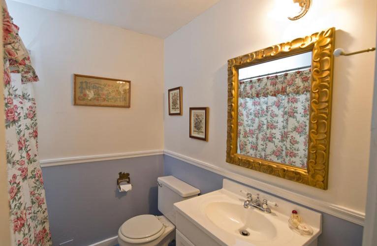 Anne's White Columns Inn