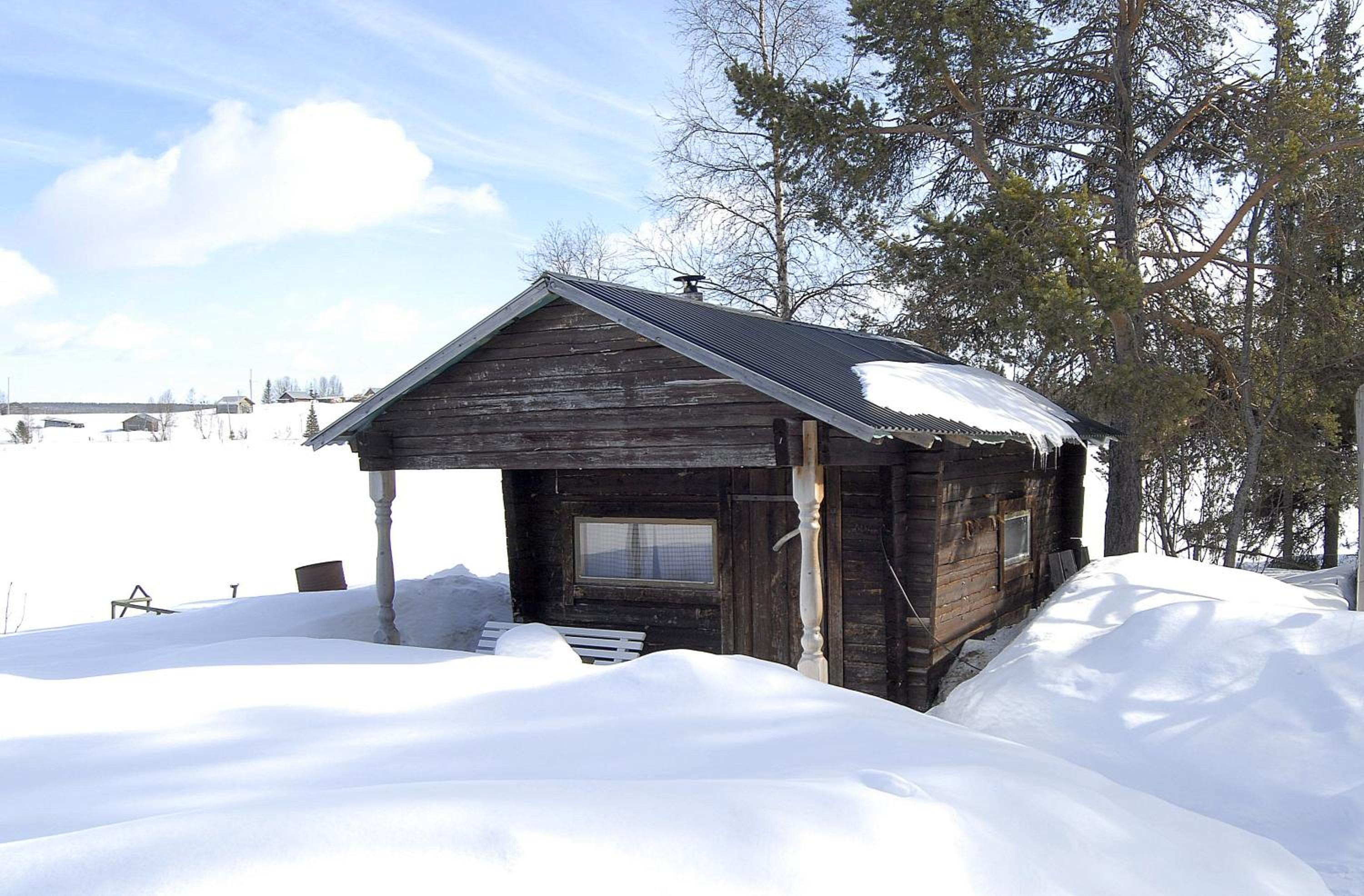 Lakeside House in Lapland view 4