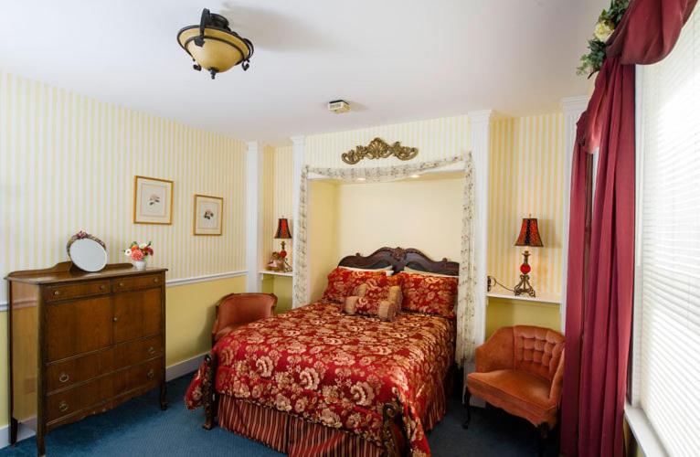 Anne's White Columns Inn