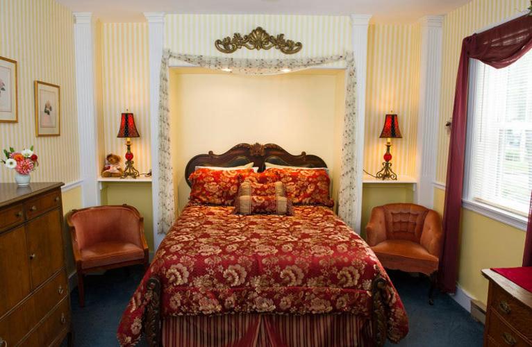 Anne's White Columns Inn