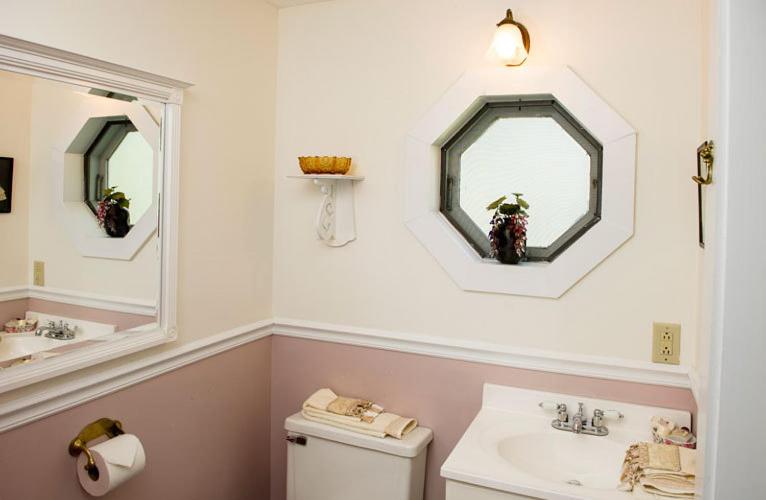 Anne's White Columns Inn