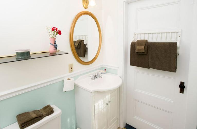 Anne's White Columns Inn