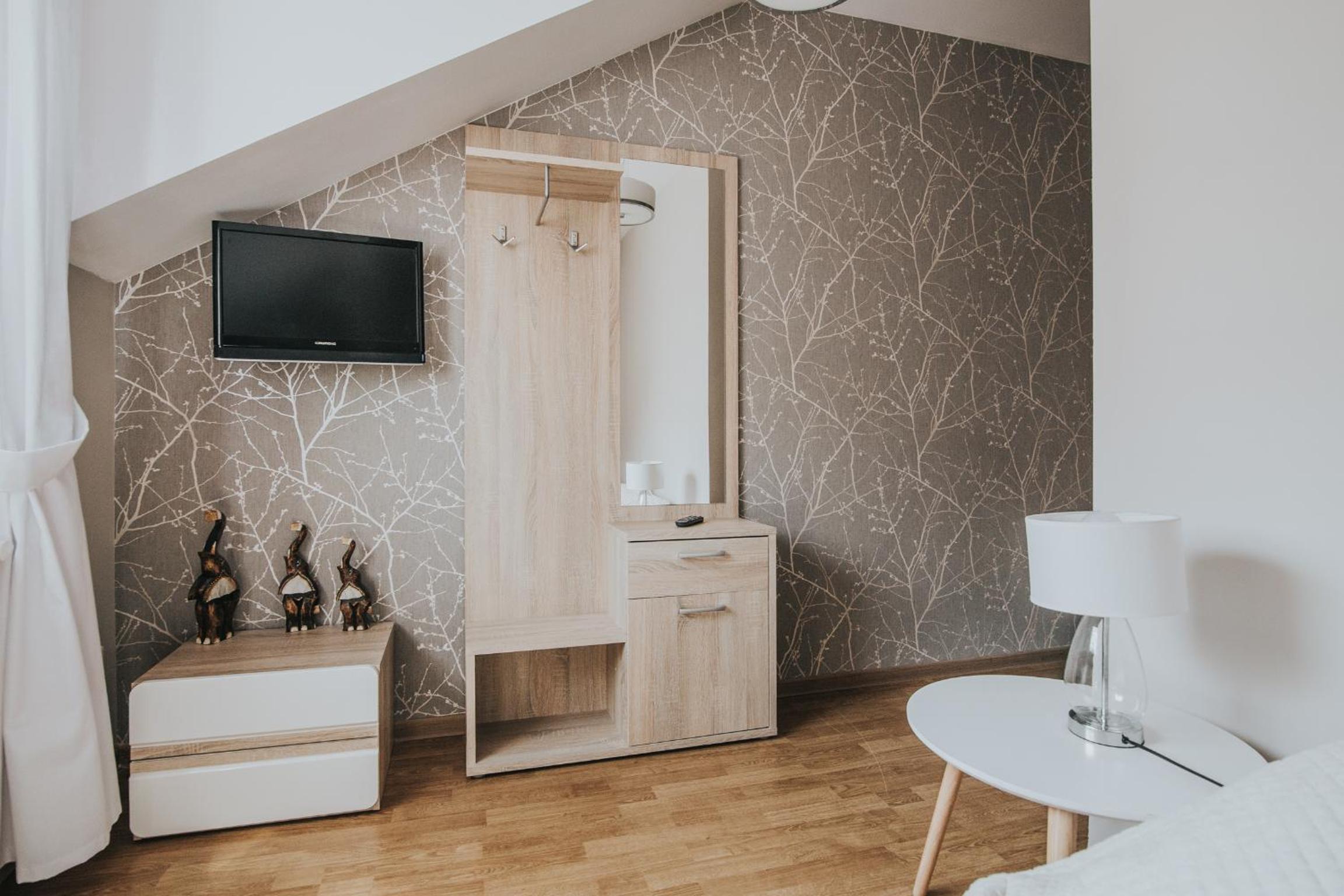 GOŚCINIEC ZACISZE - pokoje & restauracja blisko A2 Dąbie - Uniejów