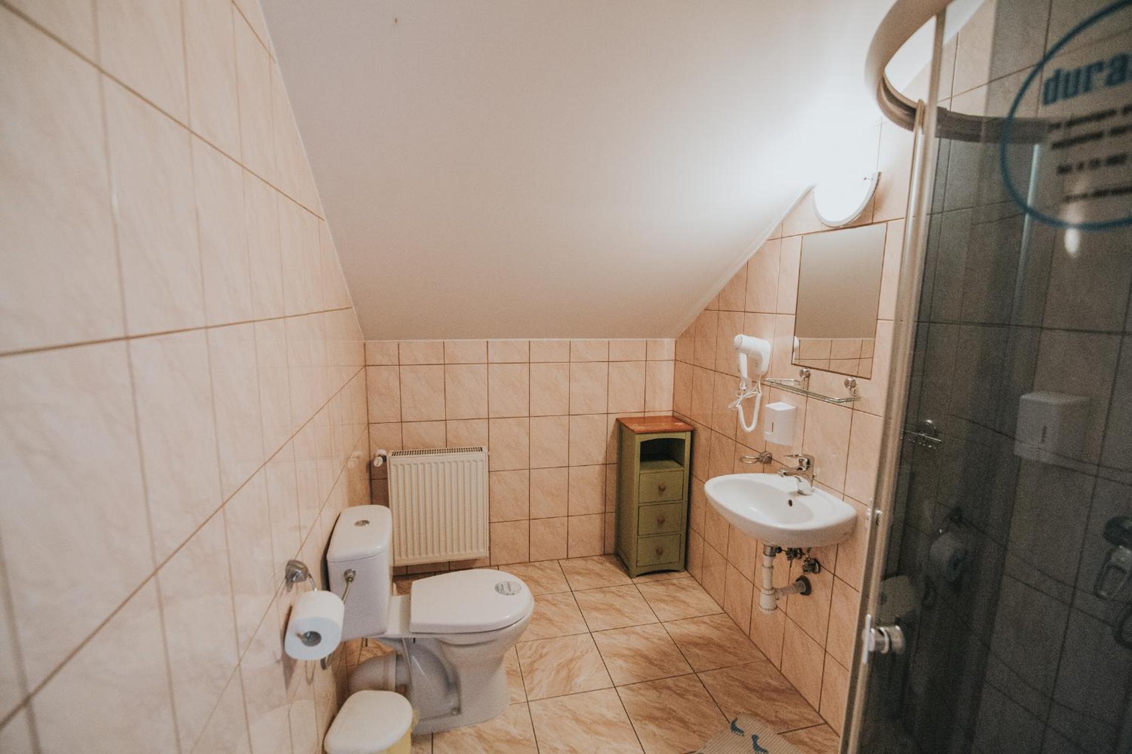 GOŚCINIEC ZACISZE - pokoje & restauracja blisko A2 Dąbie - Uniejów