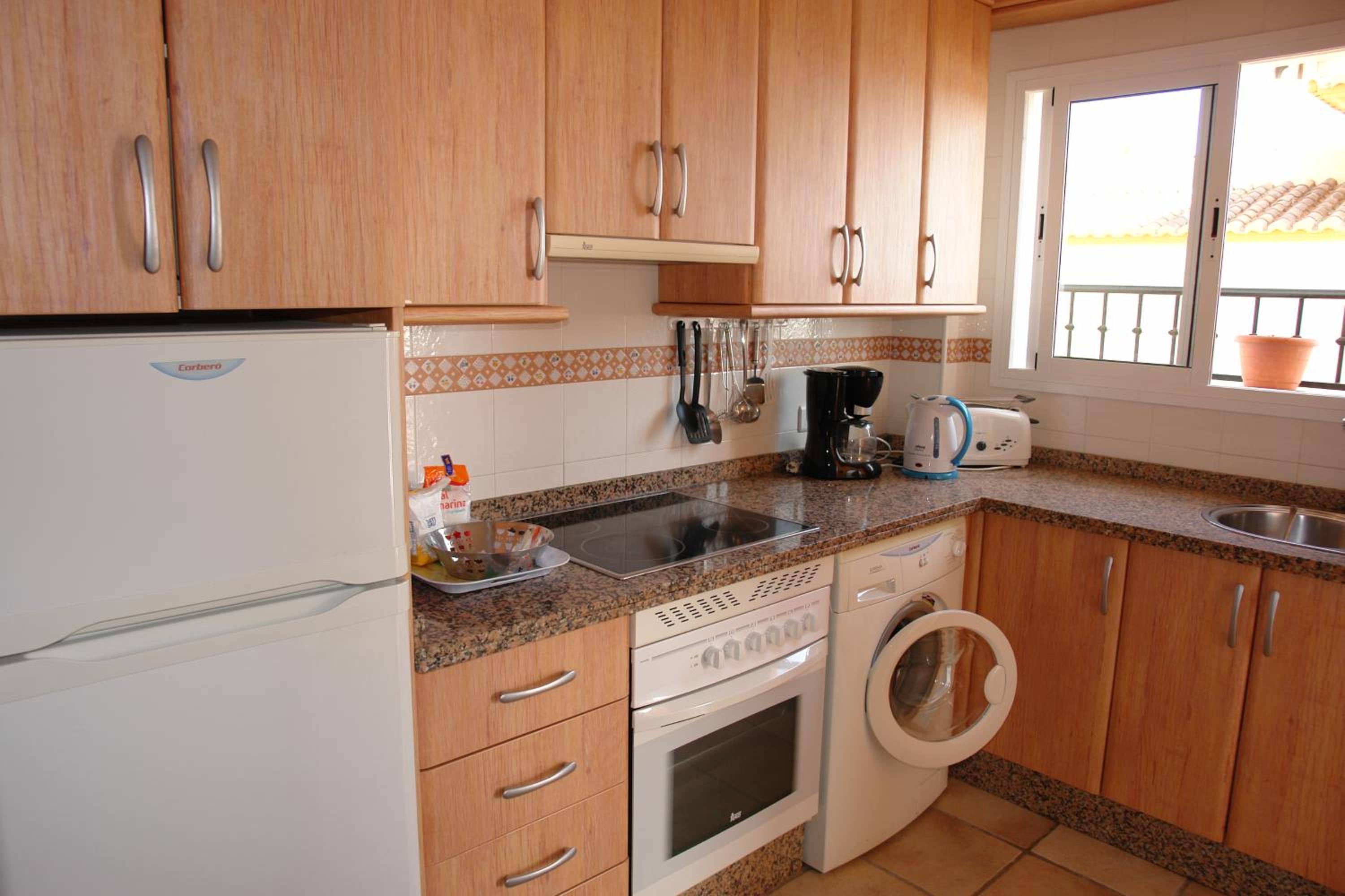 Carabeo 2000 2.3 en Nerja — kitchen