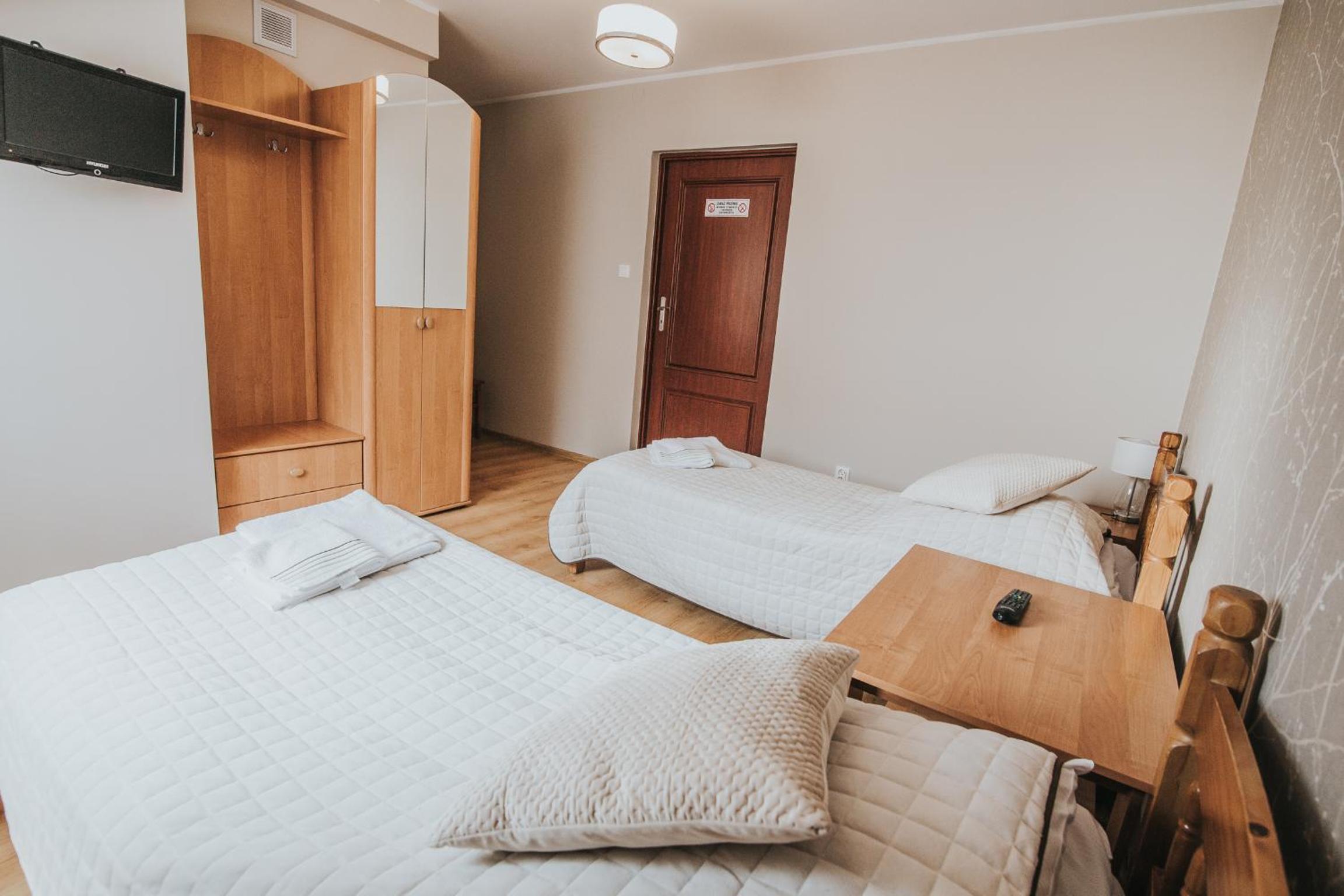 GOŚCINIEC ZACISZE - pokoje & restauracja blisko A2 Dąbie - Uniejów