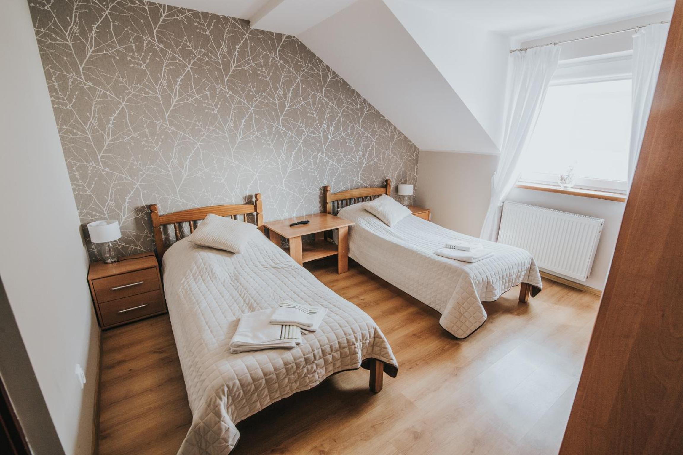GOŚCINIEC ZACISZE - pokoje & restauracja blisko A2 Dąbie - Uniejów
