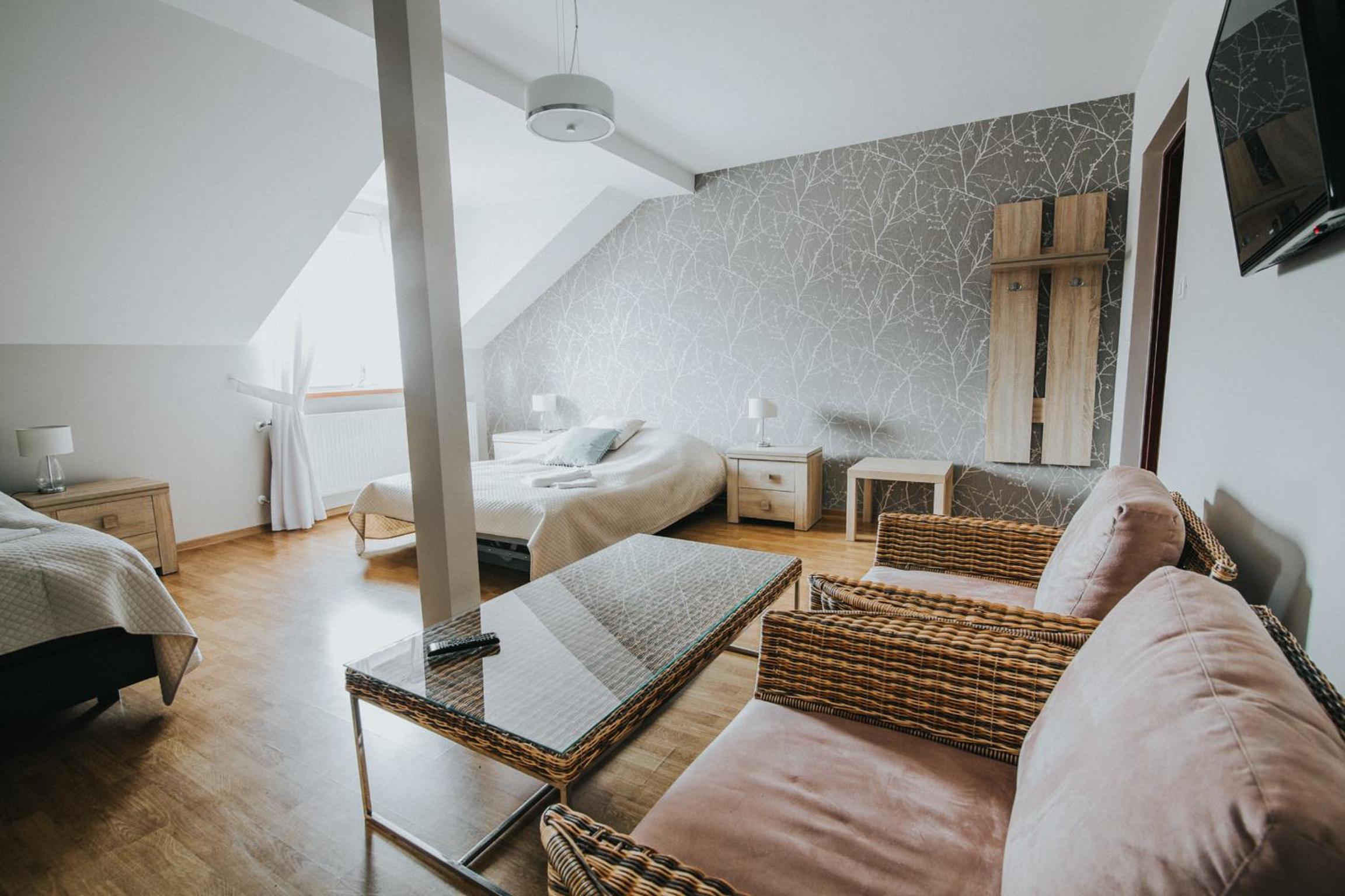 GOŚCINIEC ZACISZE - pokoje & restauracja blisko A2 Dąbie - Uniejów