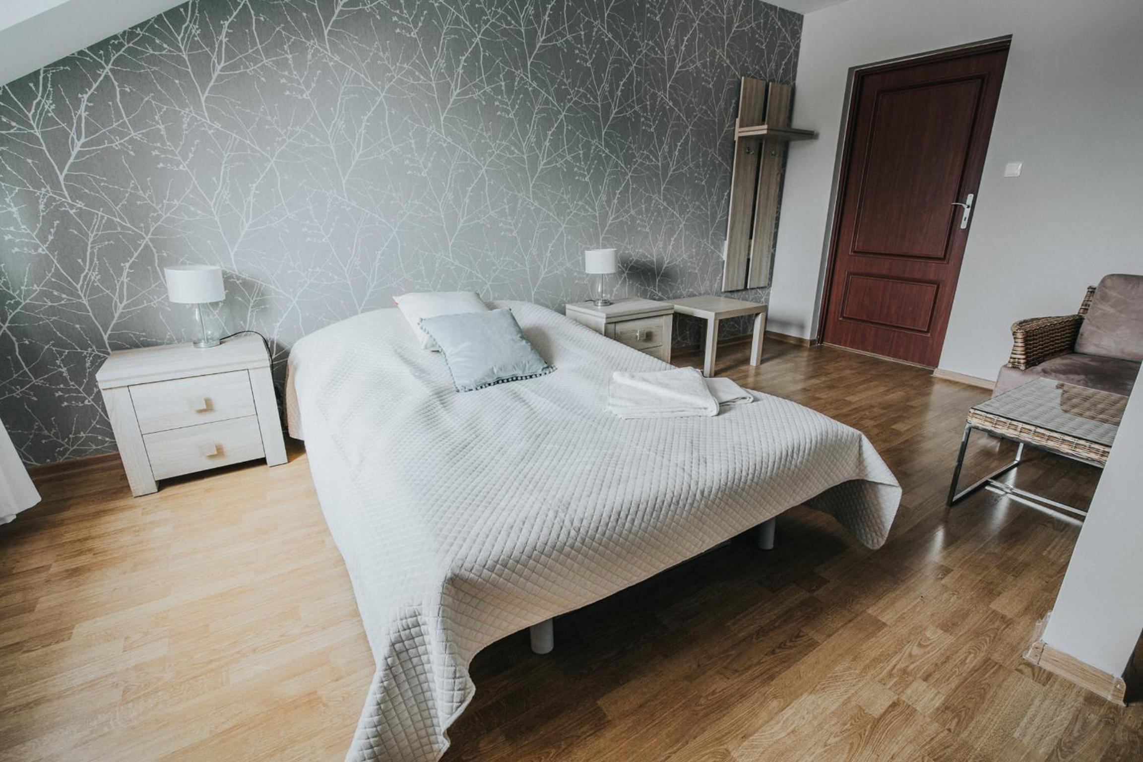 GOŚCINIEC ZACISZE - pokoje & restauracja blisko A2 Dąbie - Uniejów