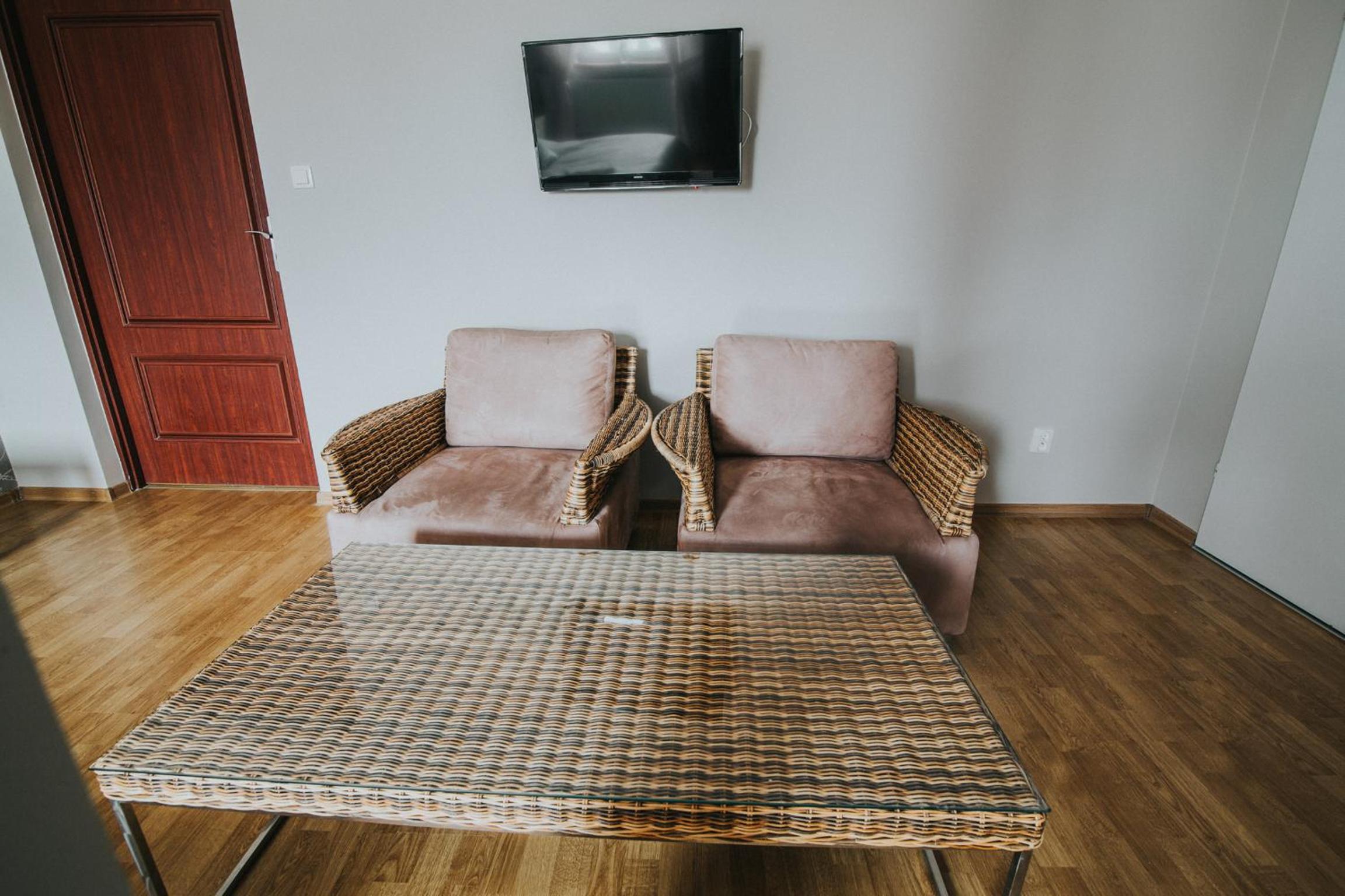 GOŚCINIEC ZACISZE - pokoje & restauracja blisko A2 Dąbie - Uniejów